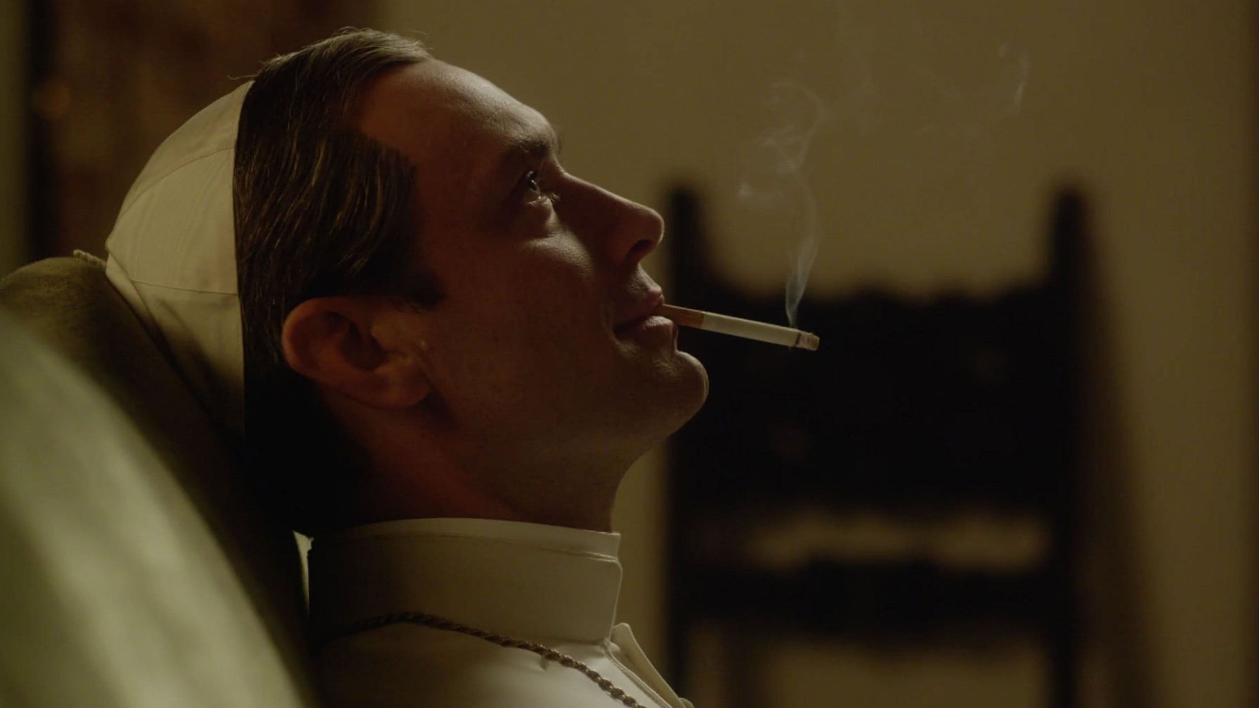 best tv series, Jude Law, Diane Keaton, smoke, room, priest, 2K, The Young Pope, inside, sitting, sofa, HD Wallpaper