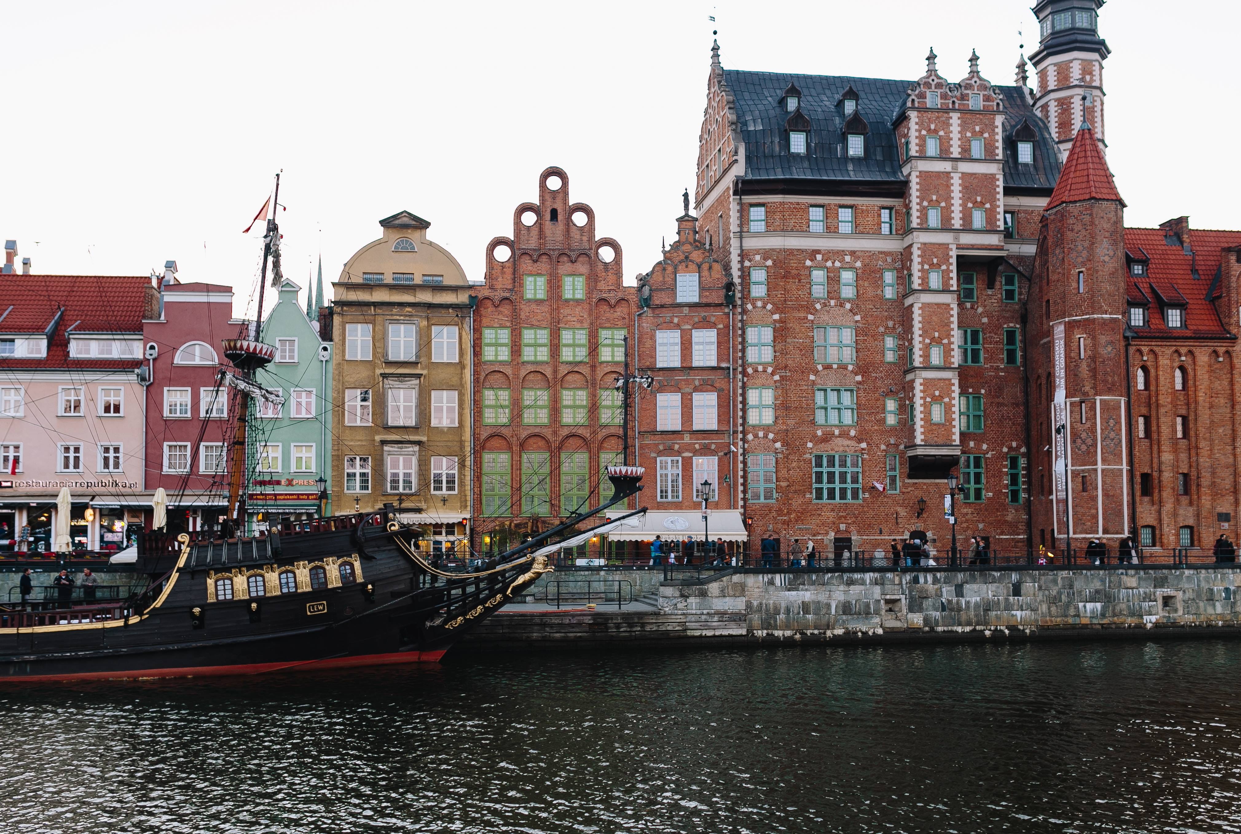 canal, old, cultures, outdoors, city, incidental people, architecture, day, Gdansk, mode of transportation, waterfront, nautical Vessel, urban Scene, town, HD Wallpaper