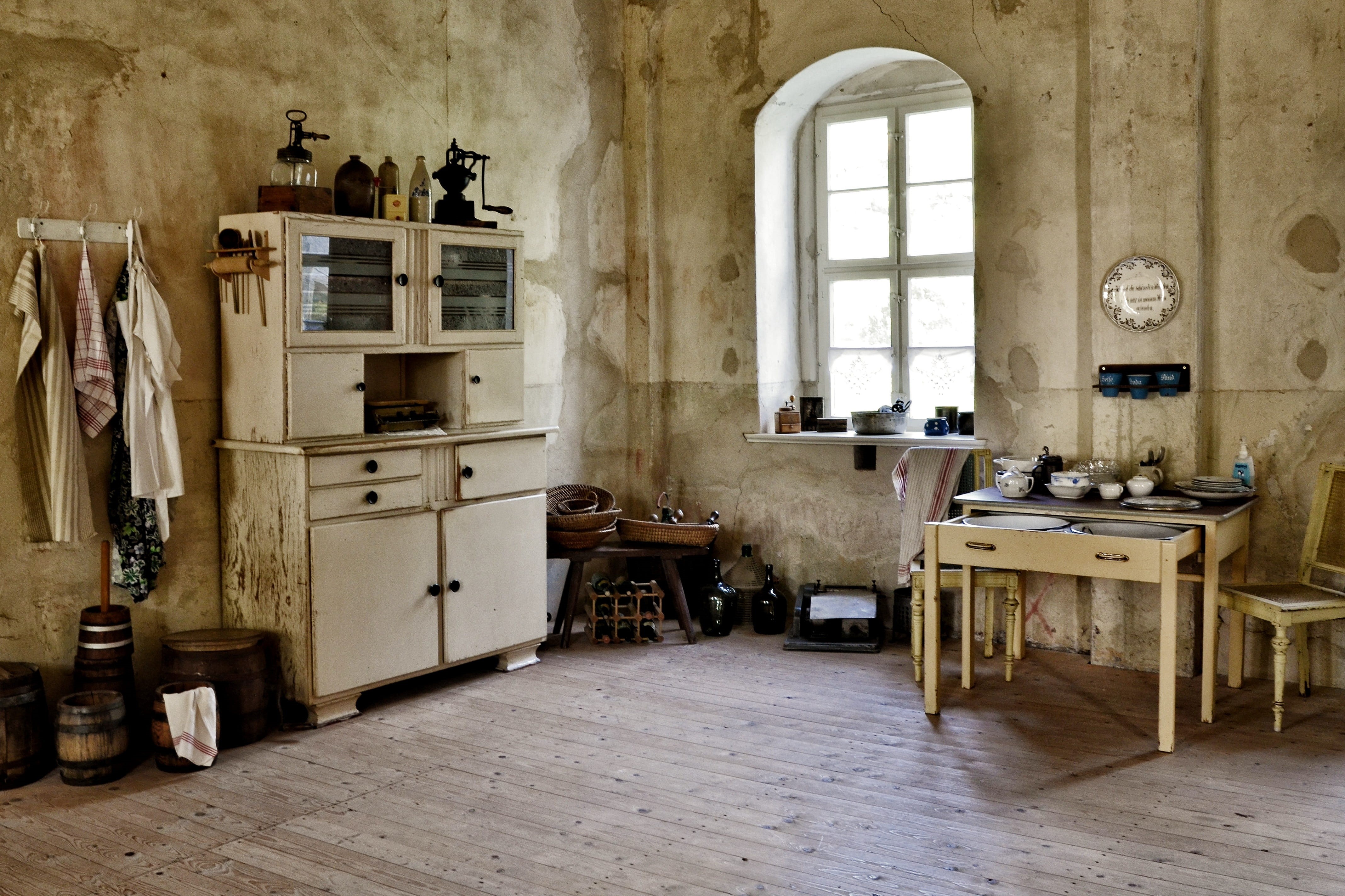 vintage, Kitchen, furniture, shelf, Historically, wooden, architecture, brown, tiled floor, near, day, indoors, antique, seat, kitchen equipment, table, HD Wallpaper