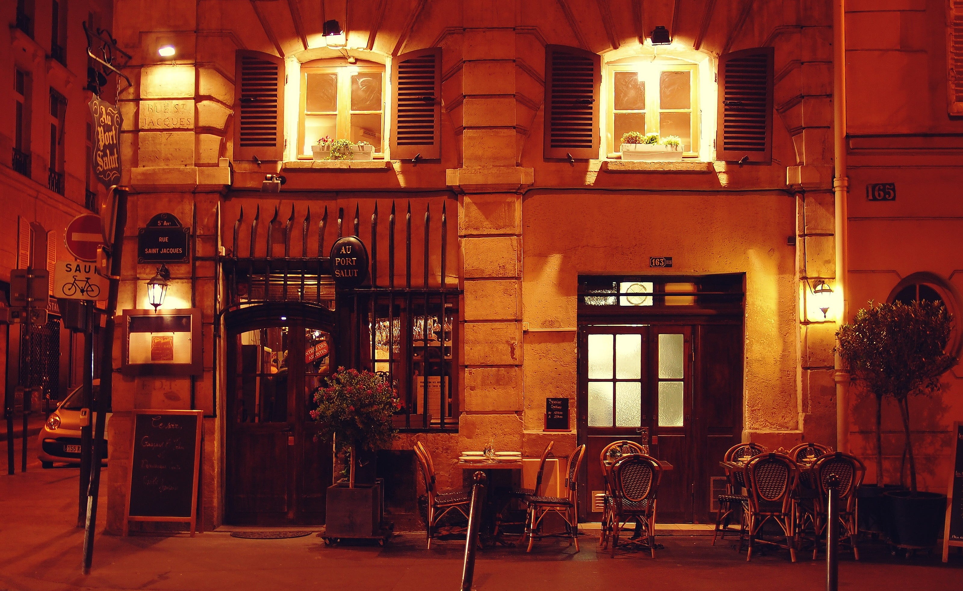 urban, 2K, facade, lighting equipment, concrete, restaurant, window, cafe, cityscape, building, bar, tourism, night, table, light - natural phenomenon, HD Wallpaper