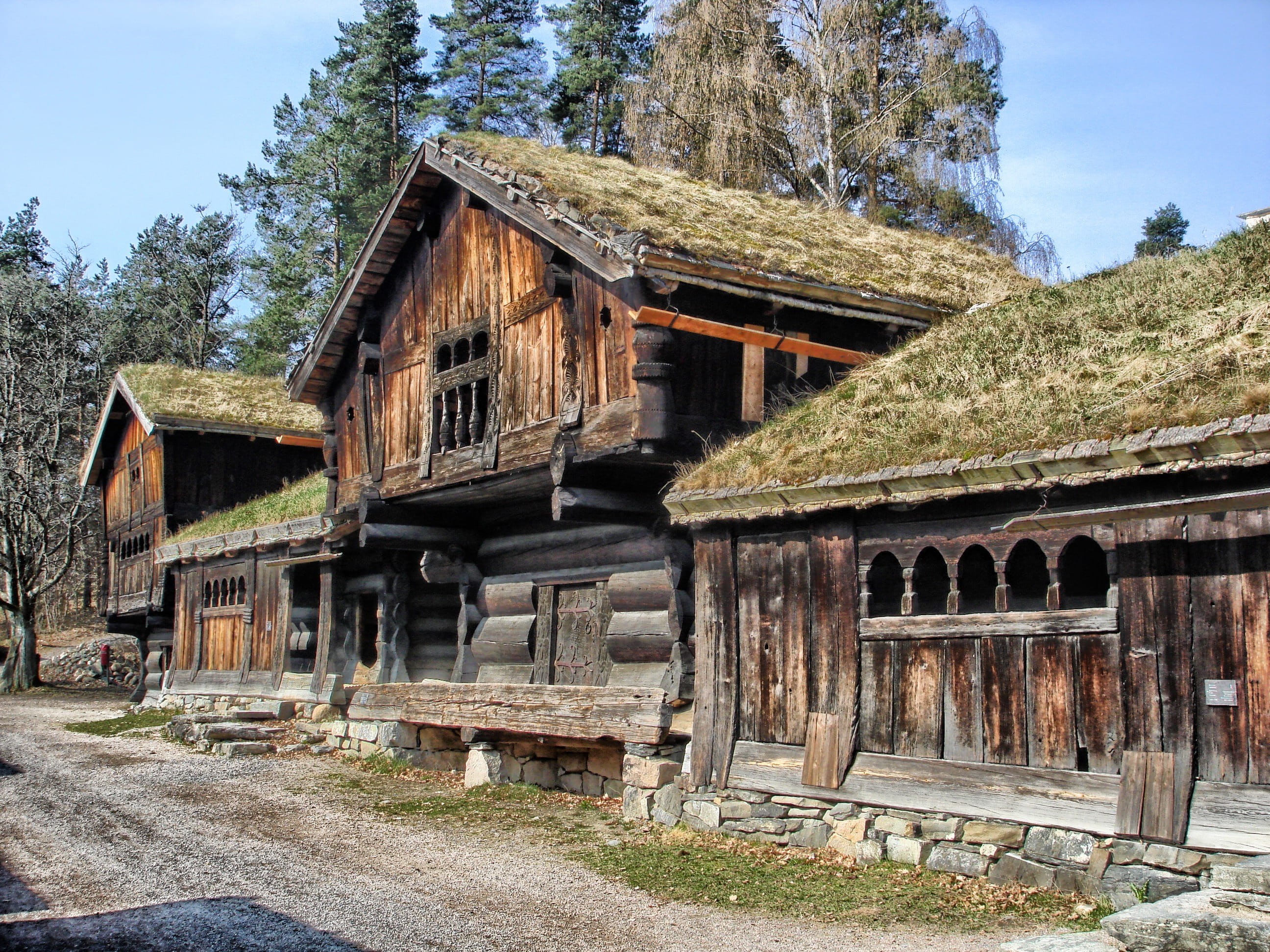 house, sunlight, building Exterior, outside, history, sky, Scenic, cottage, growth, roof, 2K, abandoned, wooden, green, day, run-down, village, country, HD Wallpaper