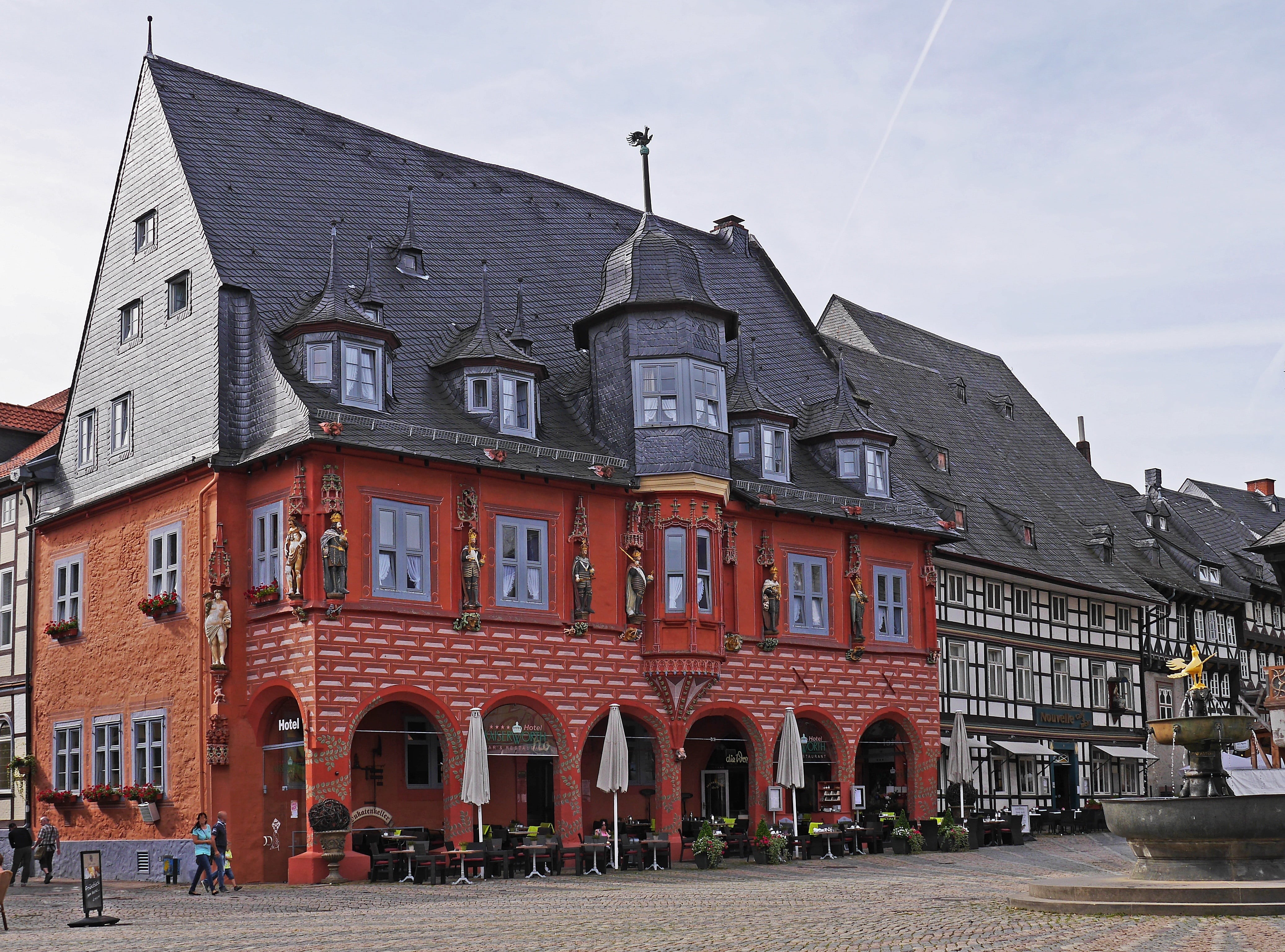 road, market fountain, center, building exterior, figures, slate roof, residential district, bay window, architecture, marketplace, day, fachwerkhaus, nature, HD Wallpaper