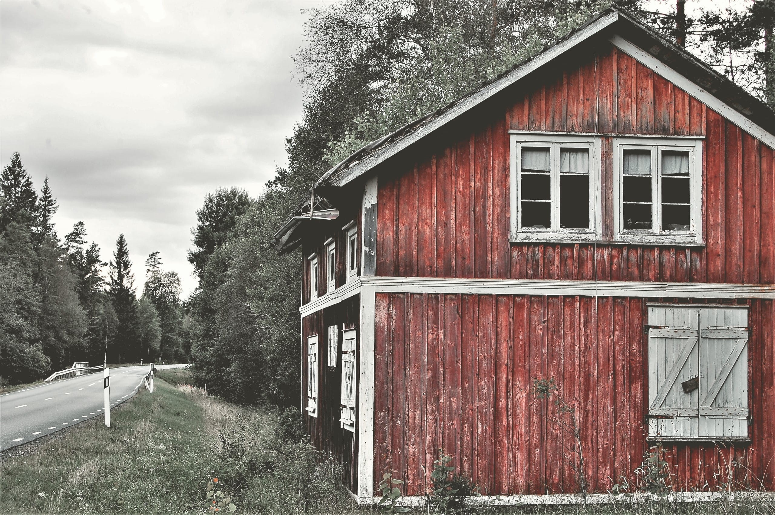 residential district, house, plant, 2K, windows, cloudy, facade, wooden, outdoors, no people, land, day, building, grass, sky, wood - material, rustic, HD Wallpaper