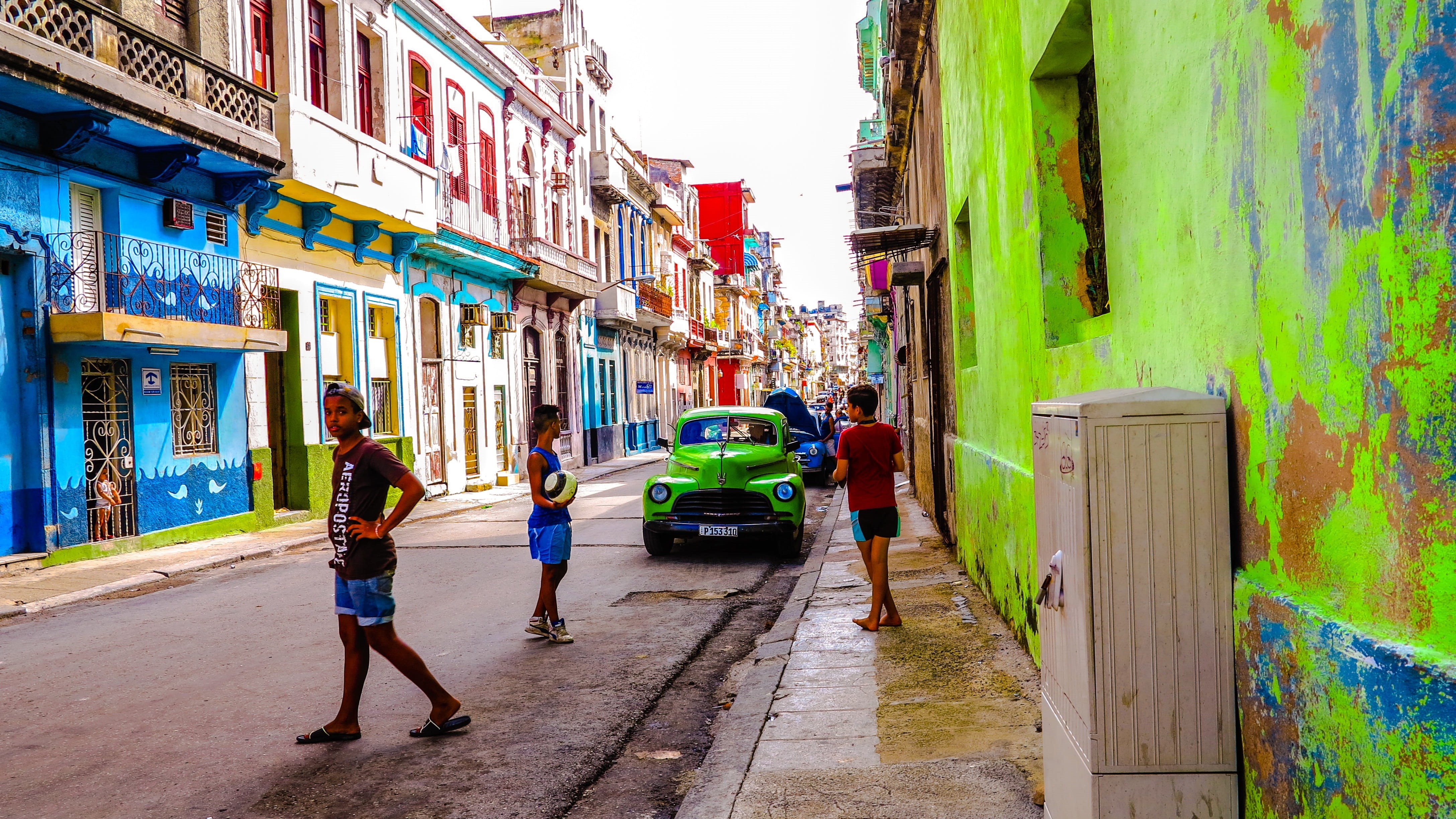 women, people, old houses, house, city Life, walking, Houses, men, man, cuban, travel, day, residential district, real people, superstructure, Monuments, HD Wallpaper
