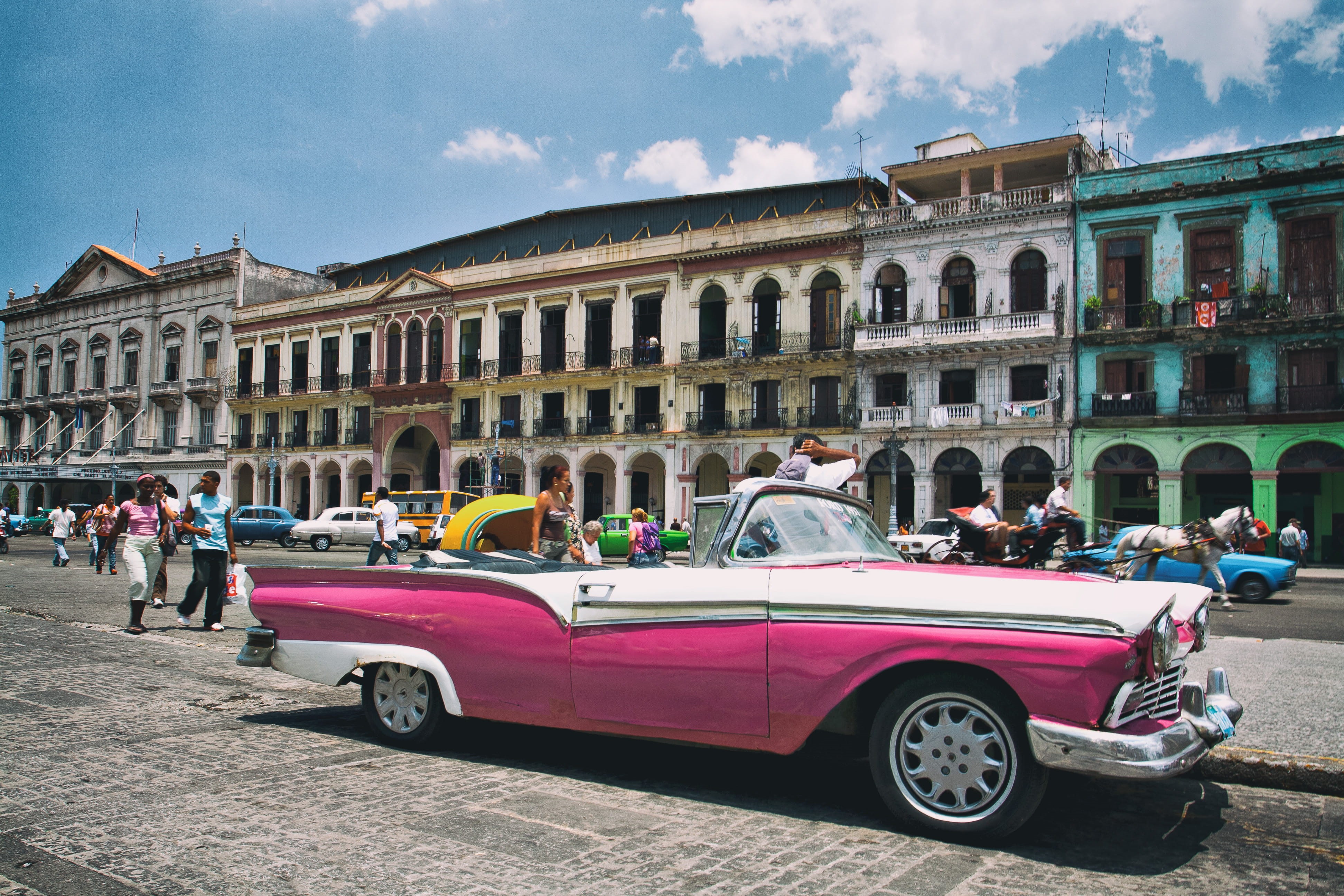city Life, colourful, europe, mode of Transport, cultures, Cuba, america, 4K, people, Latin America, mode of transportation, travel, land vehicle, streets, HD Wallpaper
