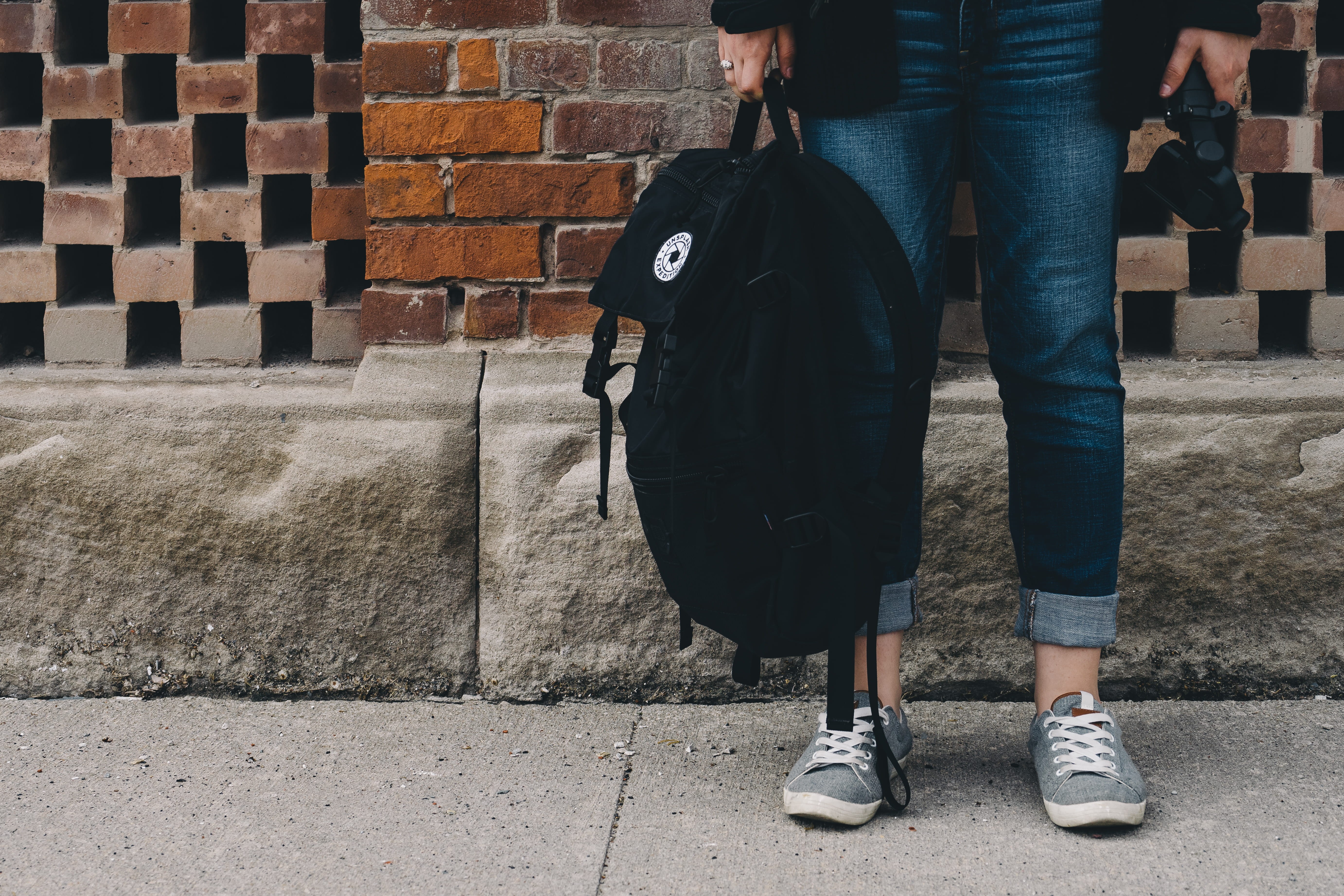 one Person, human leg, built structure, woman, men, rucksack, urban Scene, sidewalk, adult, jeans, 5K, near, lifestyles, women, walking, full length, caucasian Ethnicity, HD Wallpaper