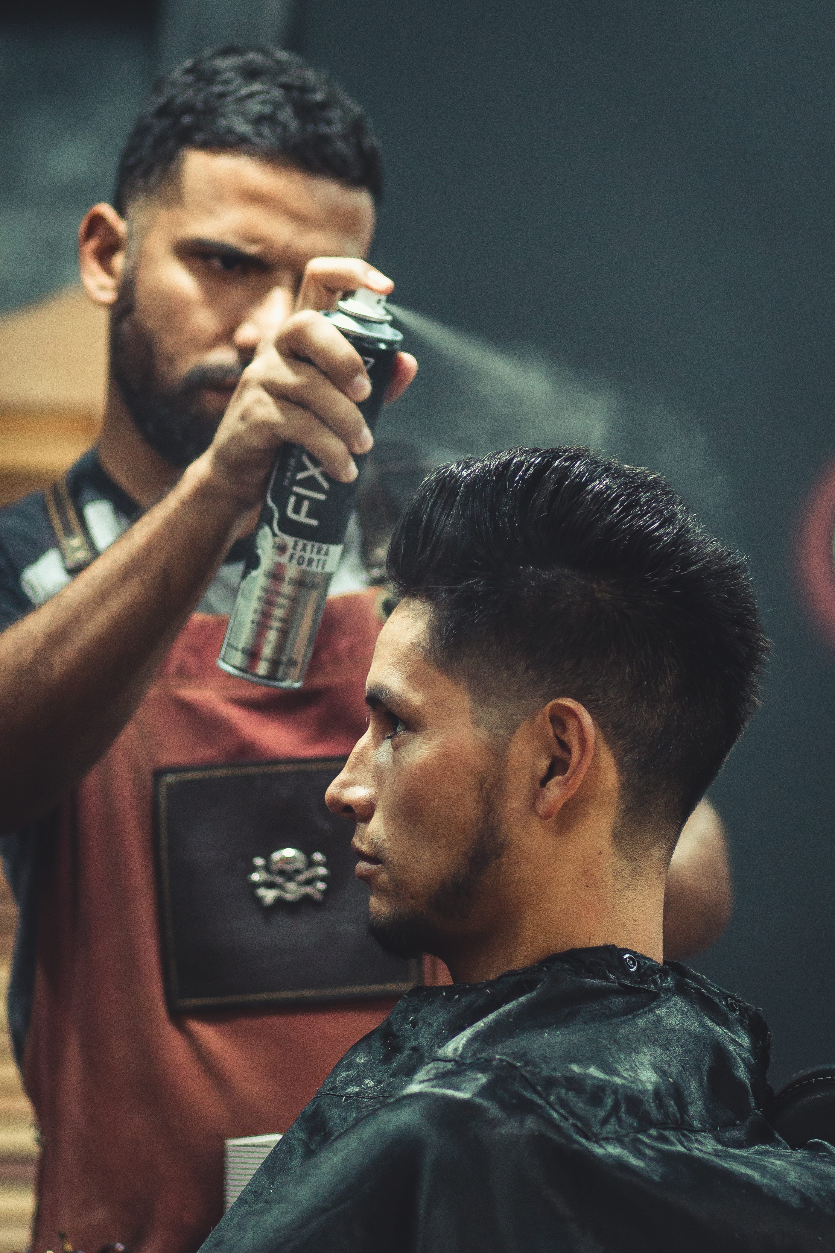 spraying, adult, 4K, facial expression, hairstylist, males, using, hair, barbershop, facial hair, young men, spray, wear, beard, occupation, recreation, Phone HD Wallpaper