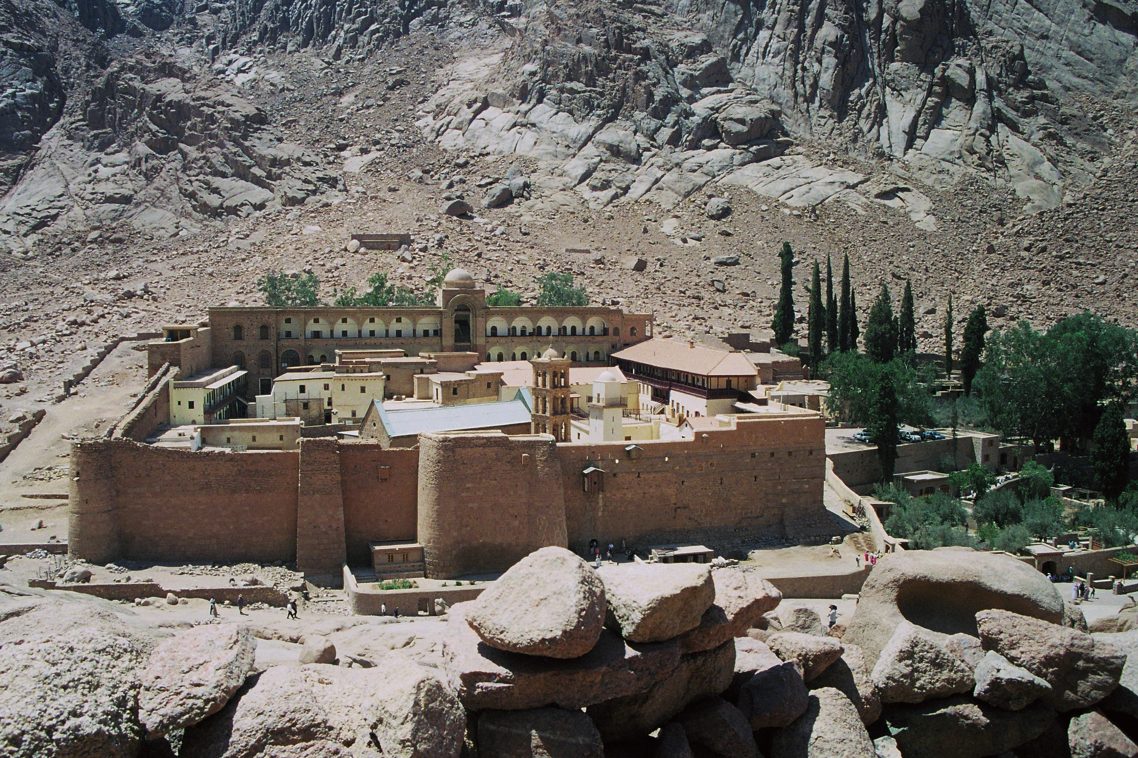 built structure, formation, nature, sinai, rock, greek orthodox, unesco world heritage, fortress, field, green, history, castle, building, rocky mountains, HD Wallpaper