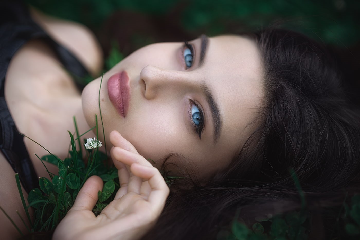 real people, hairstyle, leisure activity, adult, lifestyles, portrait, outdoors, young women, women, beauty, beautiful woman, hair, one person, looking at camera, HD Wallpaper