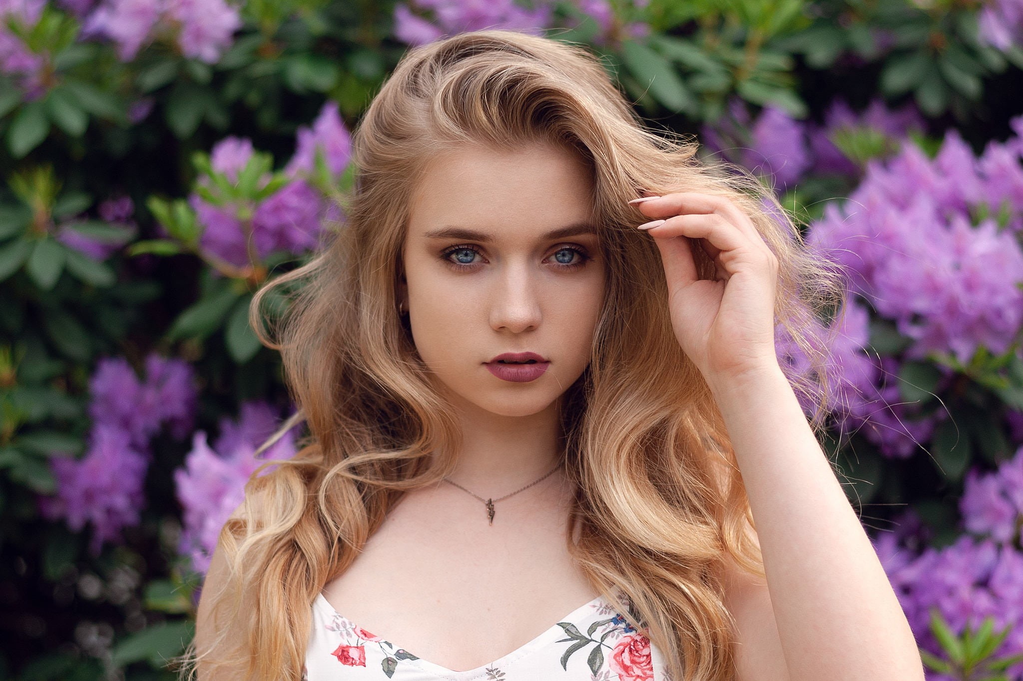 flower, fashion, beauty, blonde, hairstyle, flowering plant, young adult, looking at camera, purple, front view, plant, long hair, face, teenager, necklace, HD Wallpaper