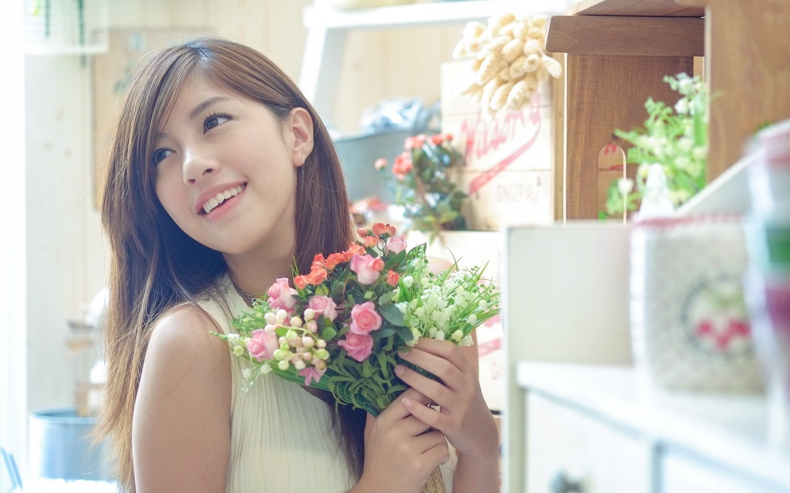 2K, Holding, Girl, Beautiful, Asian, Flowers, HD Wallpaper