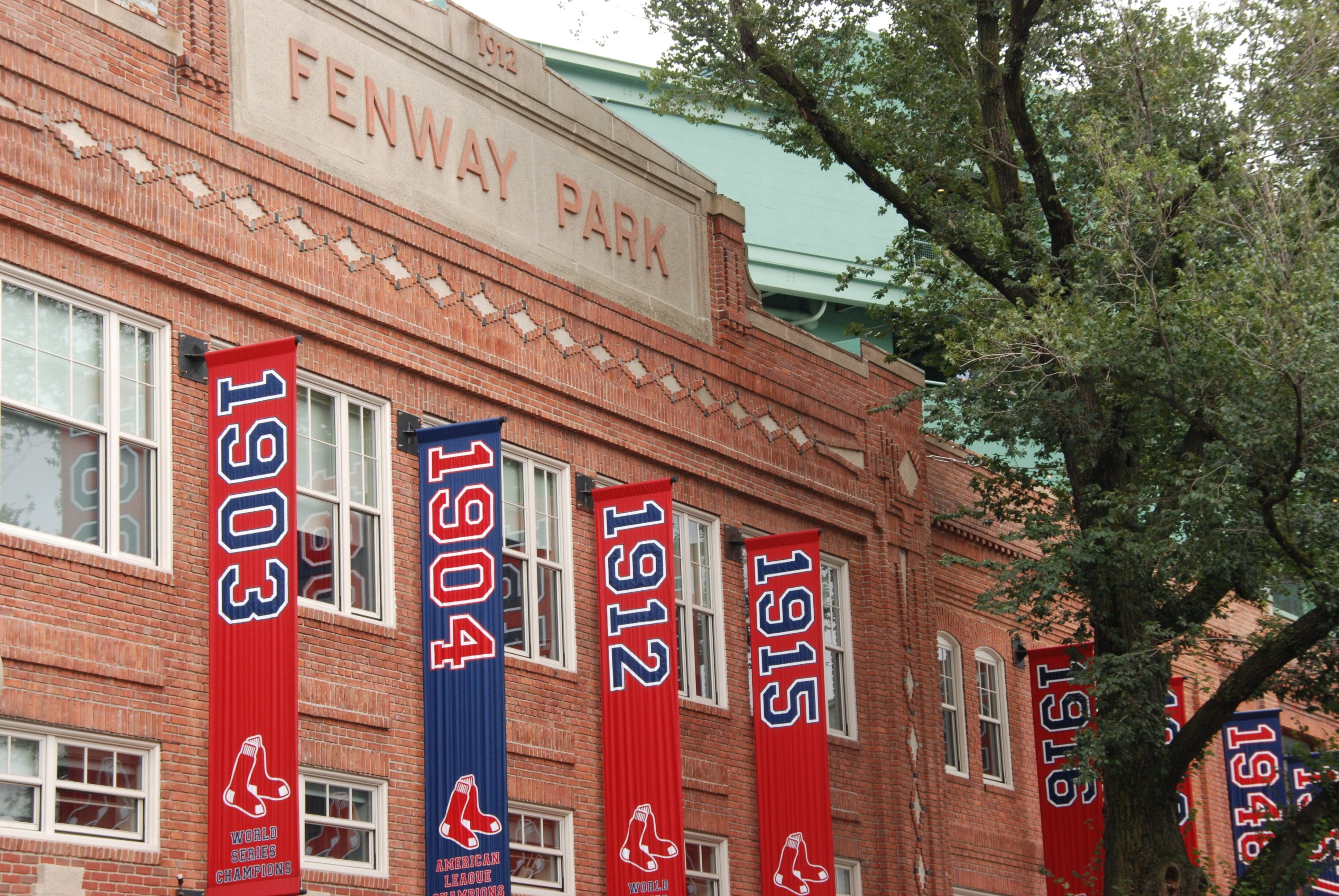 brown, America, Boston, western script, day, park, outdoors, sign, 4K, flag, capital letter, beside, banner, fenway, text, building exterior, fenway park, HD Wallpaper