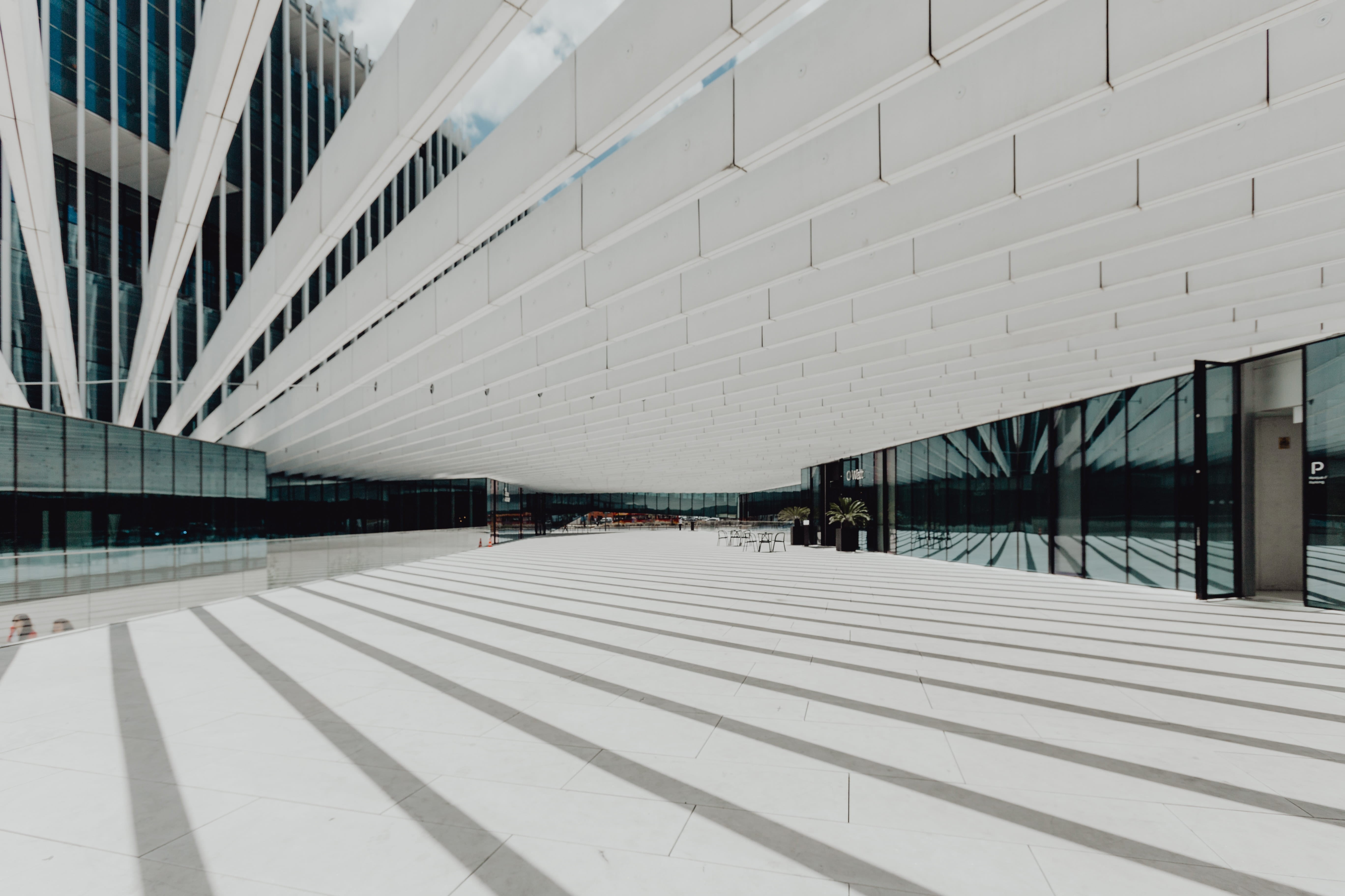 white, reflection, modern, wall - building feature, empty, building exterior, headquarters, architecture, minimal, nature, glass - material, minimalist, HD Wallpaper