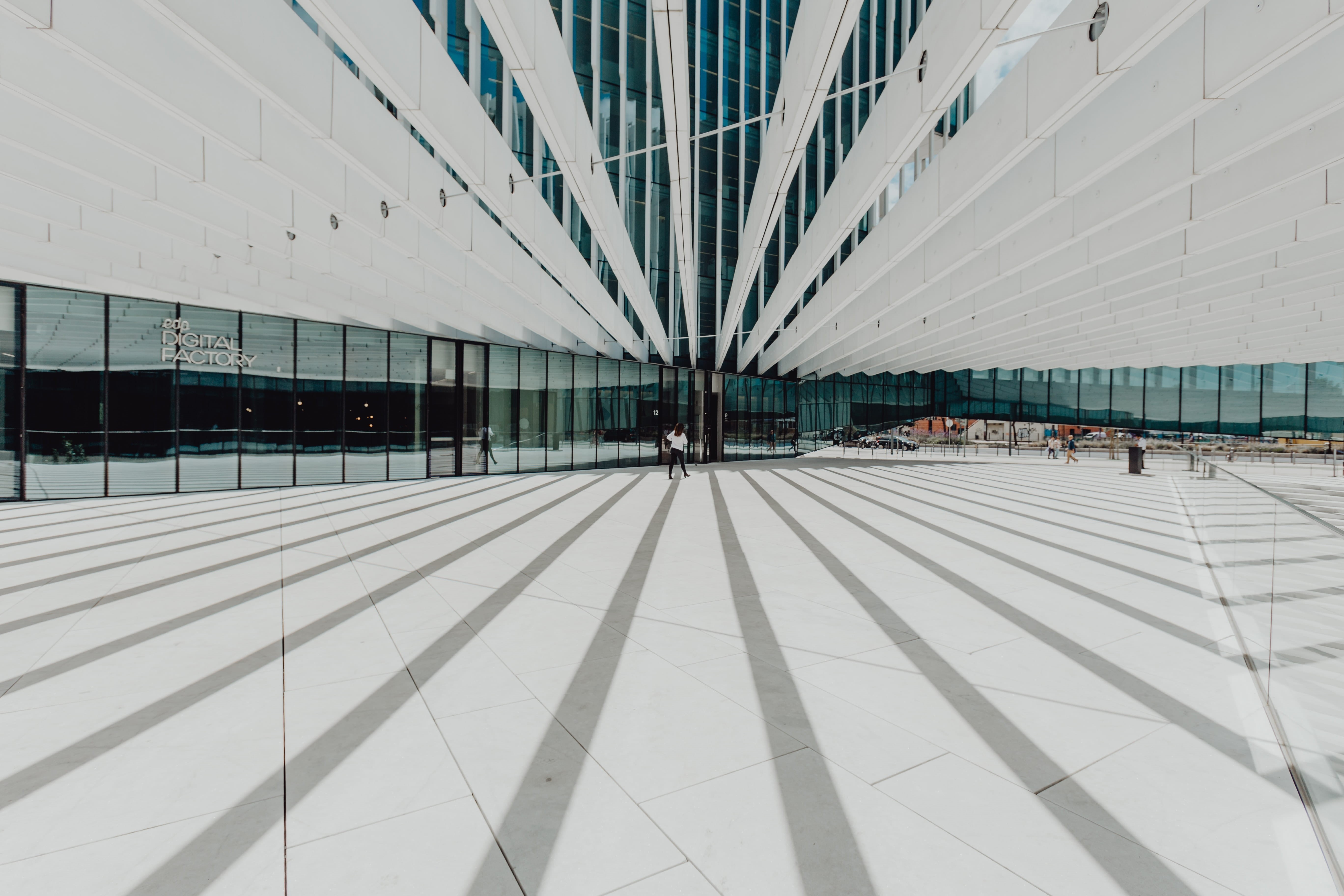 sunlight, contemporary, airport terminal, minimal, incidental people, reflection, aires, glass - material, nature, white, portugal, ceiling, architecture, HD Wallpaper