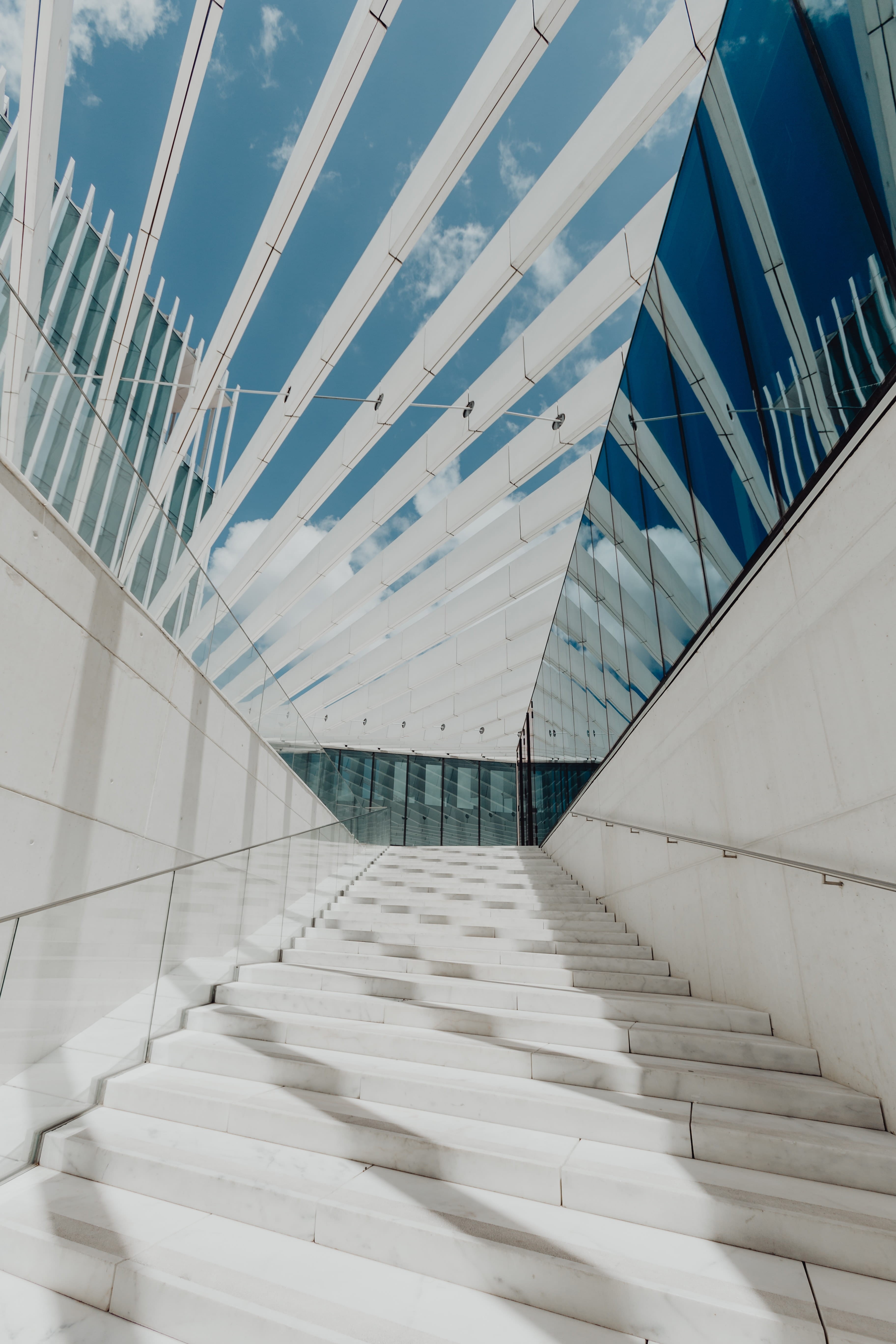 modern, contemporary, day, building exterior, the way forward, architecture, headquarters, low angle view, pattern, 5K, mateus, white, minimal, aires, Phone HD Wallpaper