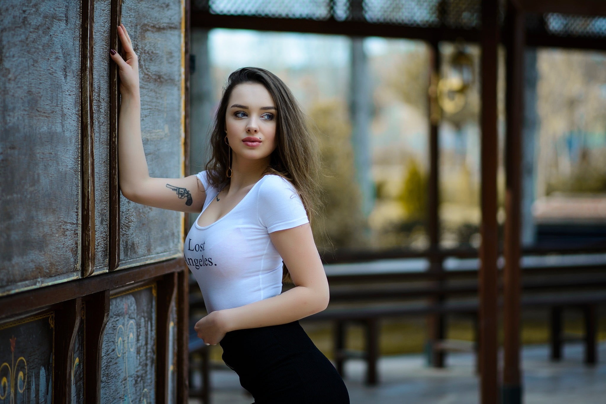 one person, looking at camera, young adult, hair, fashion, beautiful woman, casual clothing, beauty, portrait, standing, young women, 1080P, adult, lifestyles, HD Wallpaper