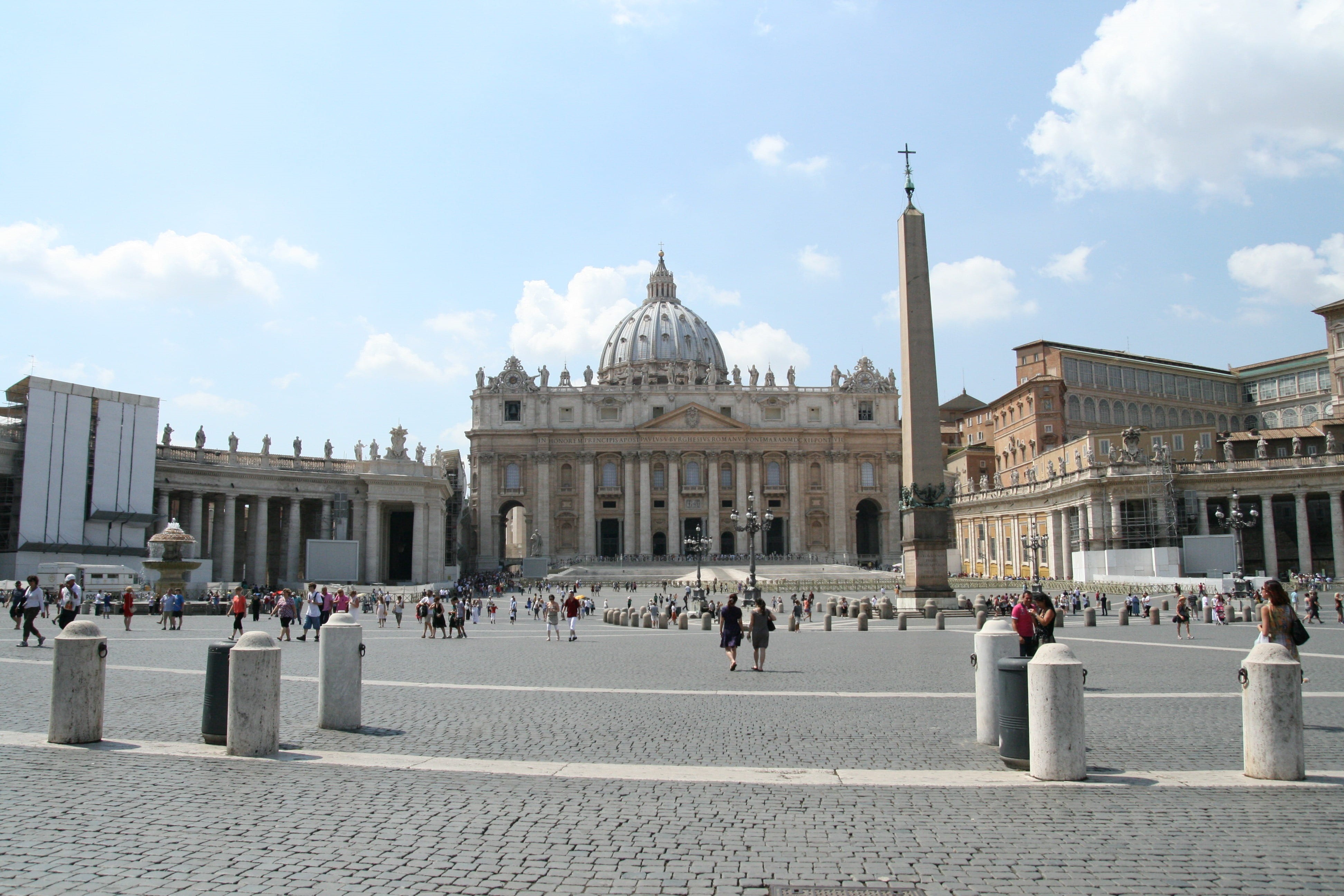 cathedral, travel, saint peters cathedral, saint, building, peter, built structure, men, 4K, crowd, outdoors, dome, basilica, women, tourism, the vatican city, HD Wallpaper