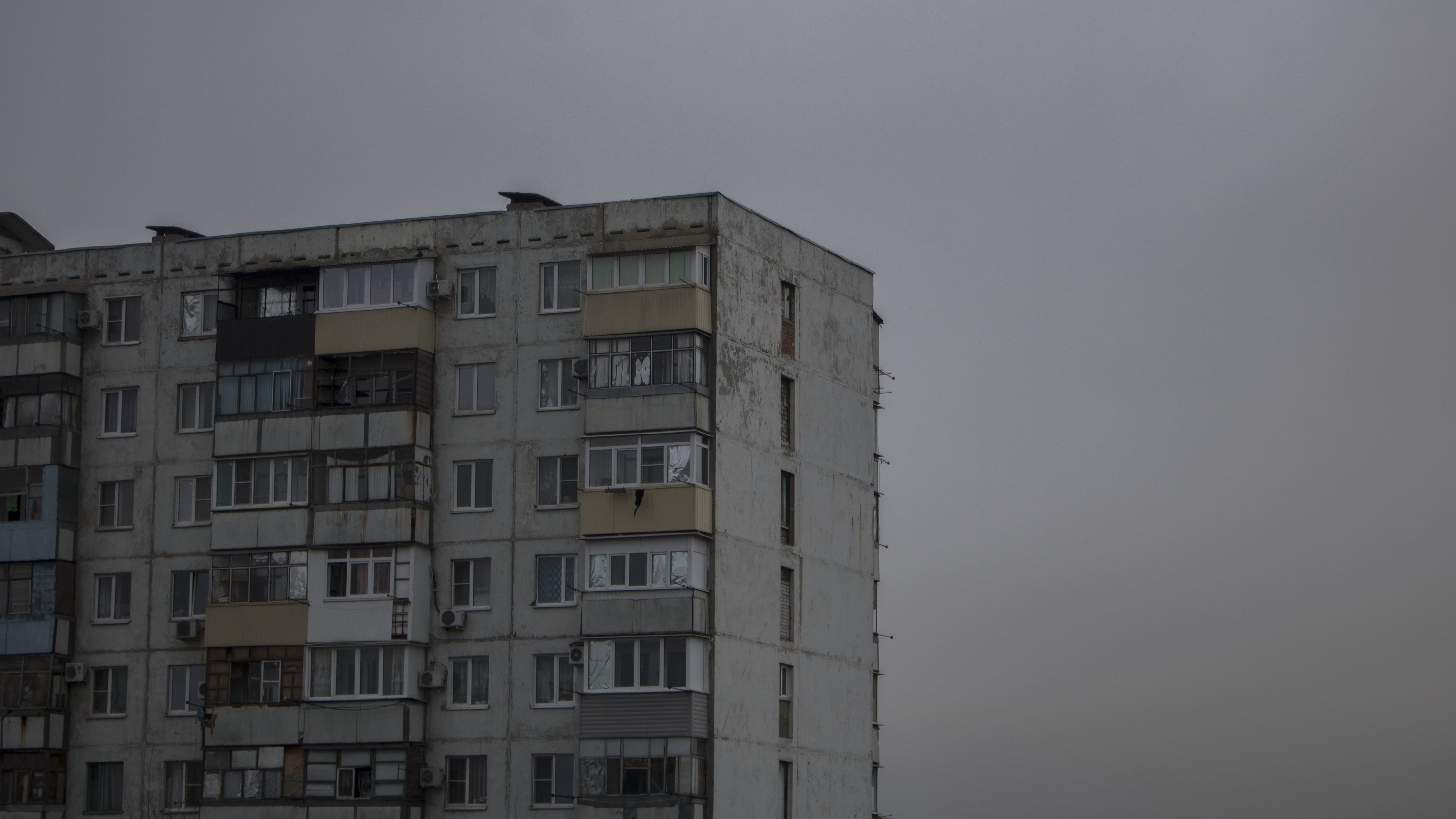 clear sky, no people, copy space, day, exterior, architecture, nature, Russia, location, development, 5K, in a row, sky, residential district, built structure, HD Wallpaper