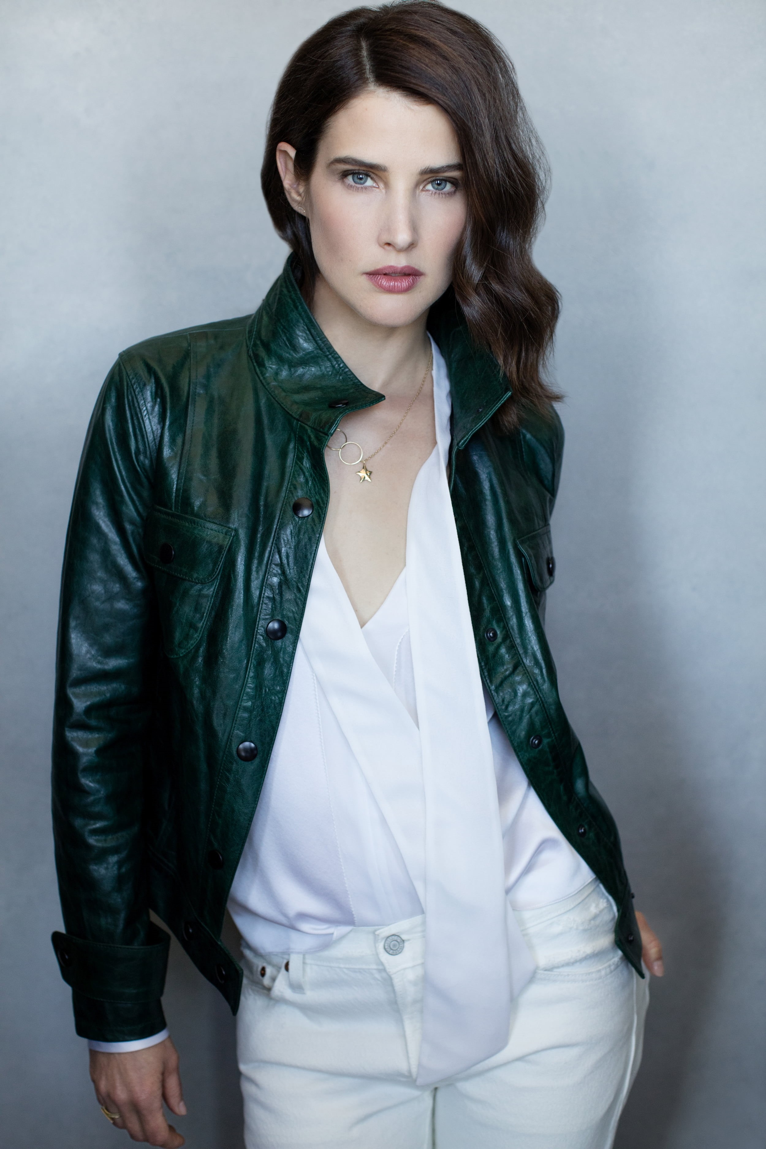 hairstyle, beautiful people, modern, portrait, brown hair, 2K, women, human face, adult, Cobie Smulders, looking at camera, haute couture, actress, fashion, Phone HD Wallpaper