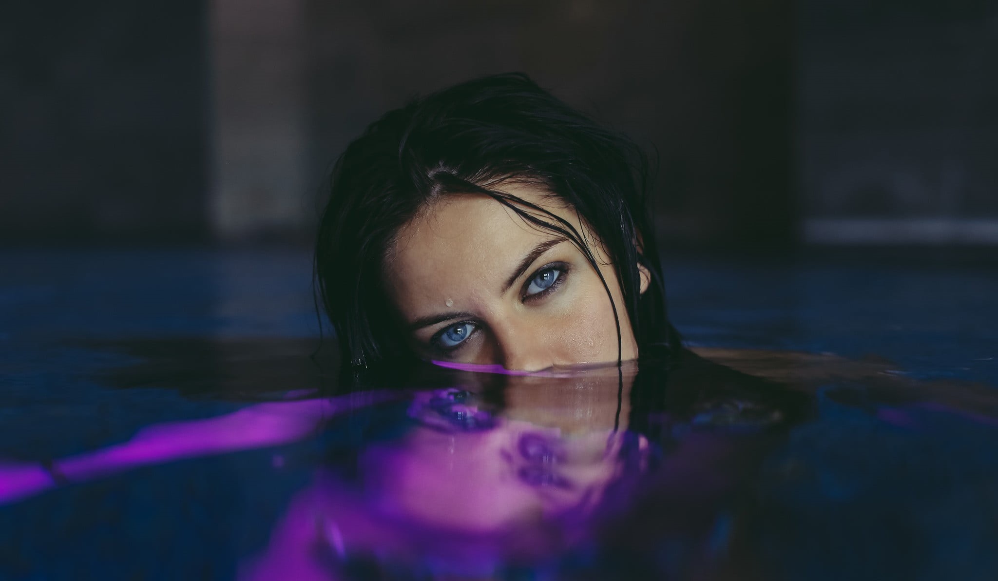 women, teen, looking at viewer, front view, adult, leisure activity, headshot, Aurela Skandaj, photography, reflection, real people, face, pool, brunette, HD Wallpaper