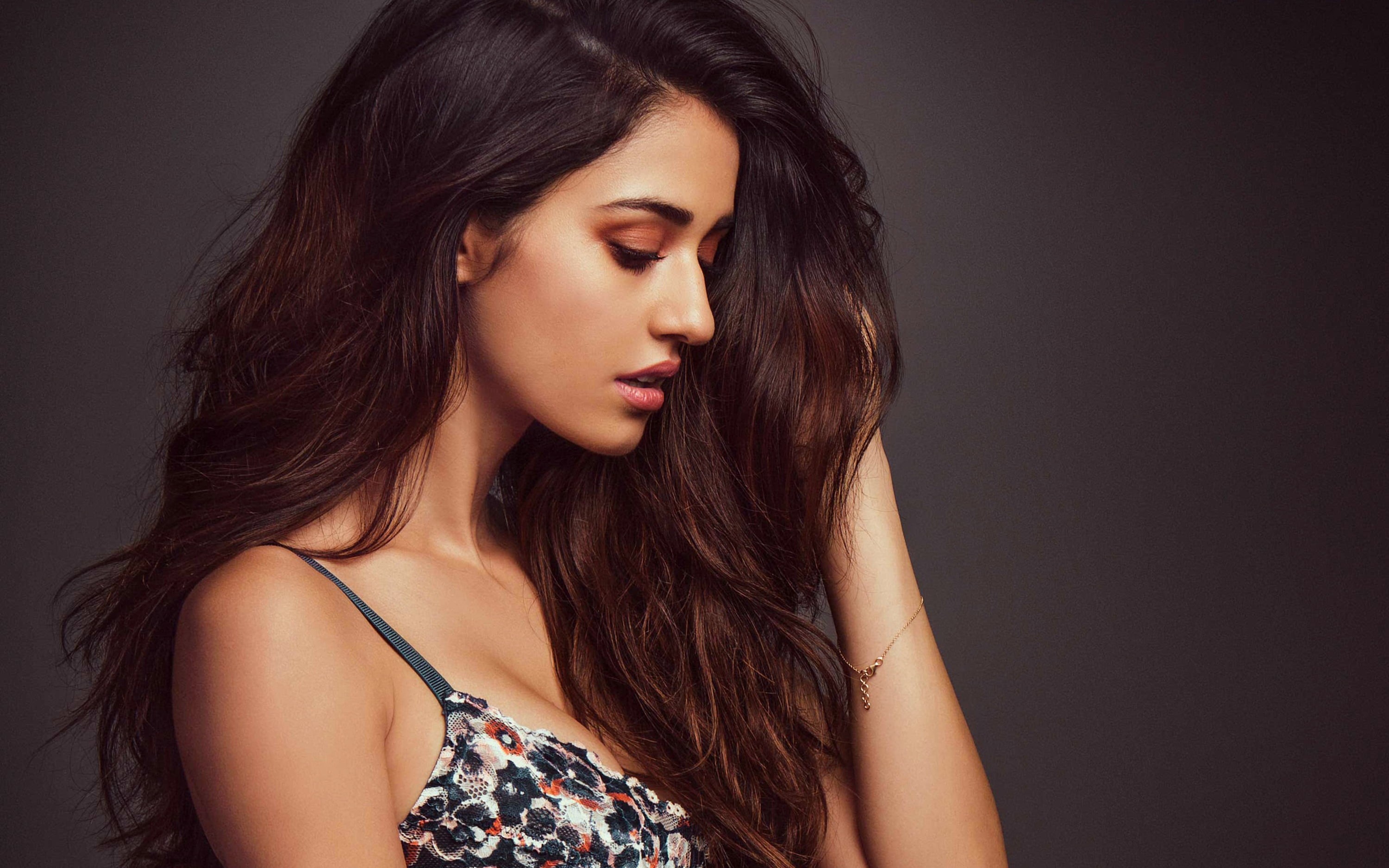 Disha Patani, Bollywood, 2K, HD Wallpaper