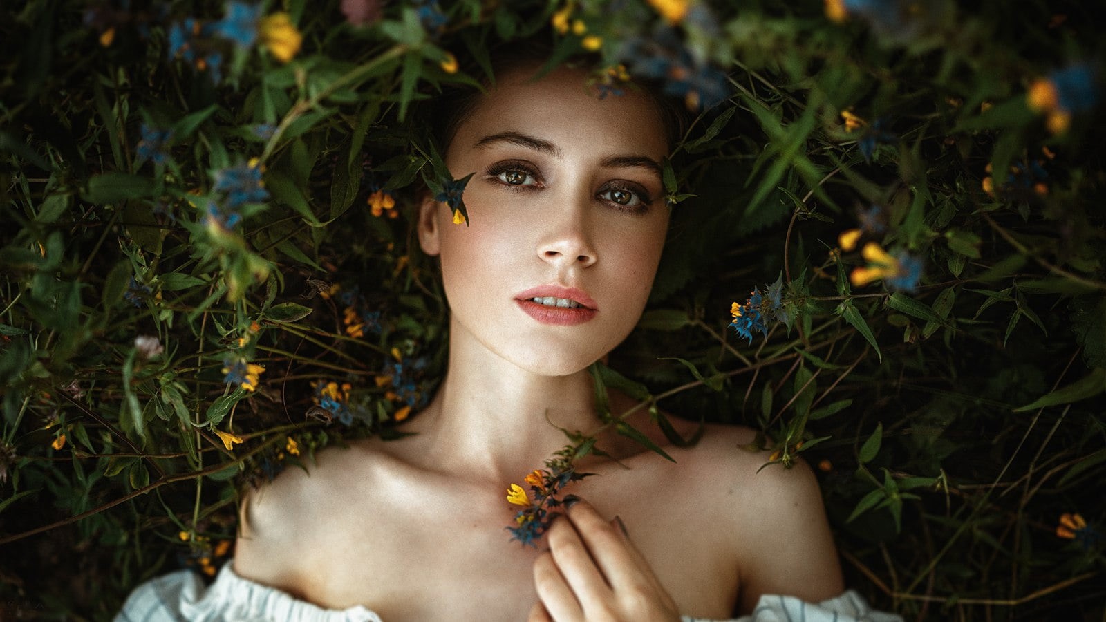beautiful woman, looking at camera, young women, beauty, women, fashion, nature, headshot, one person, plant, teenager, fashion model, hairstyle, young adult, HD Wallpaper