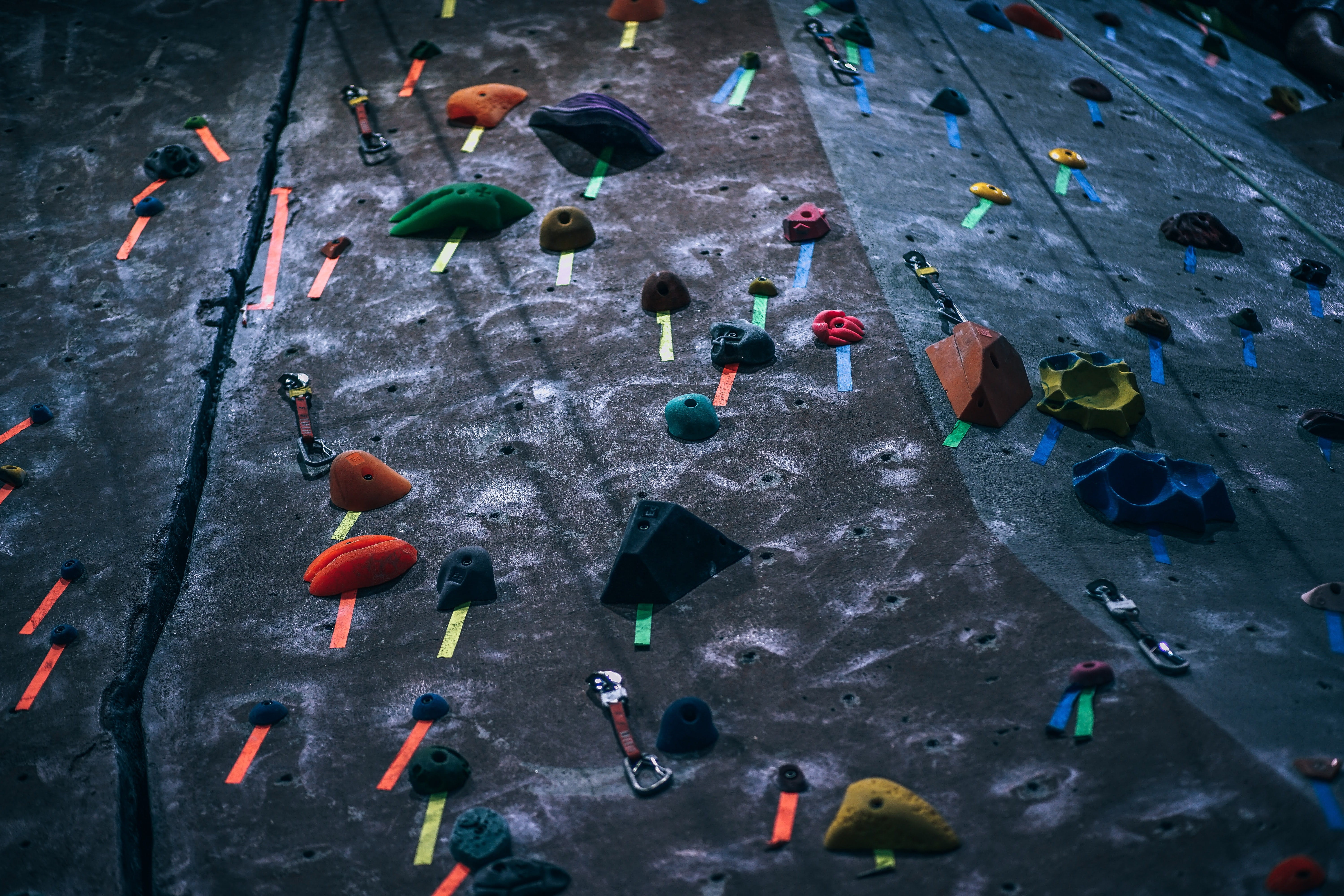 high angle view, wall, outdoors, 5K, wet, men, multi colored, protection, real people, leisure activity, challenge, adventure, sport, indoor, climbing, HD Wallpaper