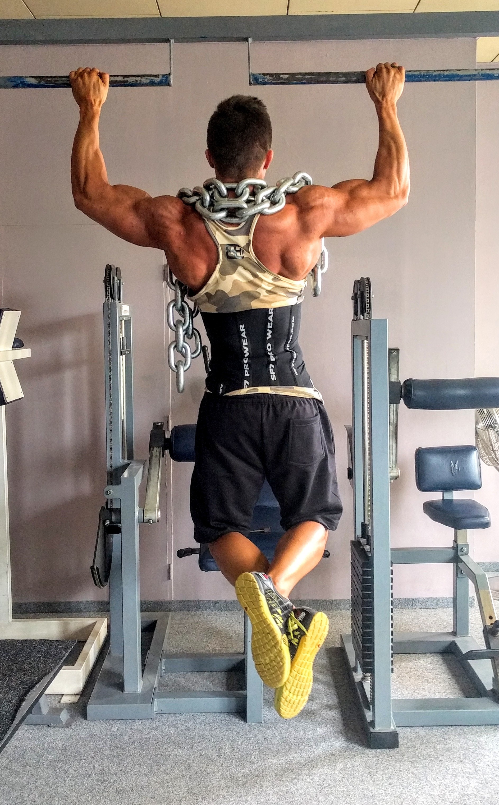equipment, vitality, gym, effort, training, sport, pull-ups, wellbeing, athlete, men, body conscious, sports training, bicep, 2K, fitness, exercise machine, Phone HD Wallpaper
