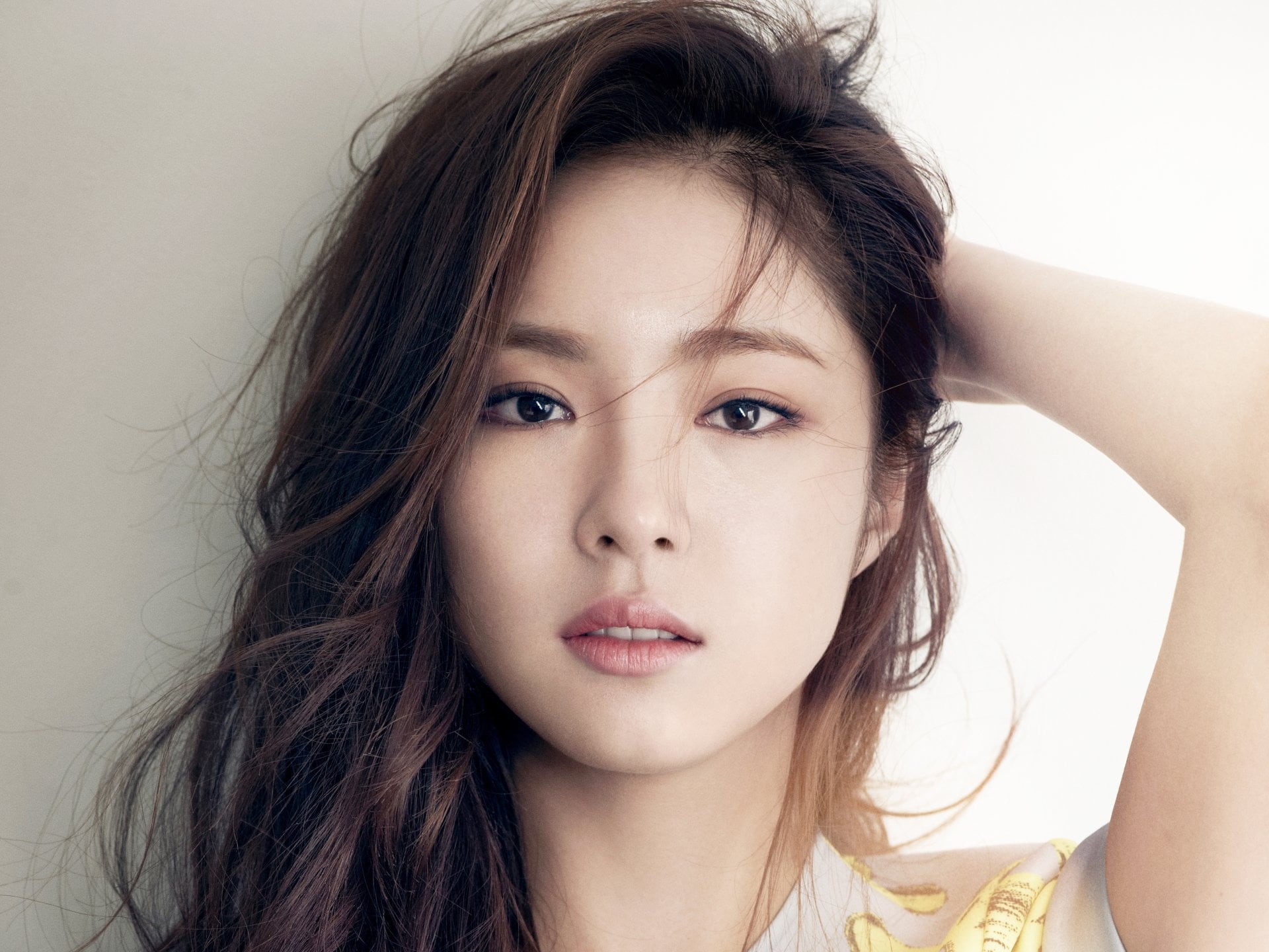 young adult, human face, teenager, red, Actress, front view, tousled hair, wind, beautiful people, looking at camera, adult, Actresses, Shin Se-kyung, headshot, HD Wallpaper