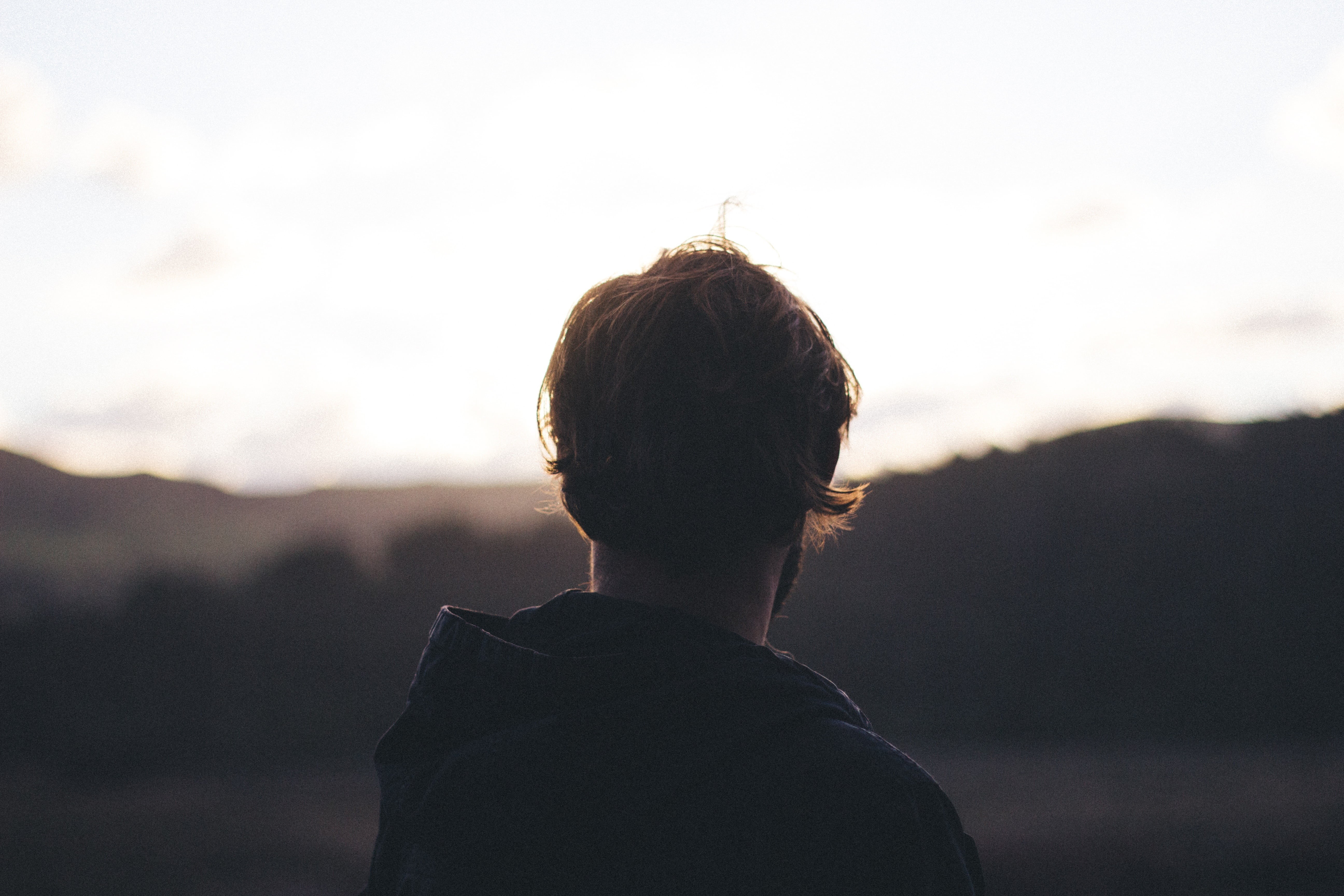 rear view, landscape, wearing, daytime, childhood, alone, hairstyle, afar, focus on foreground, vacations, starring, child, 5K, lifestyles, leisure activity, HD Wallpaper