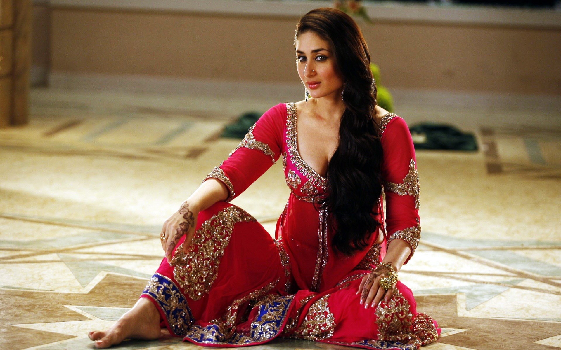 kapoor, in, celebrities, kareena, agent, hd, 1080P, vinod, HD Wallpaper