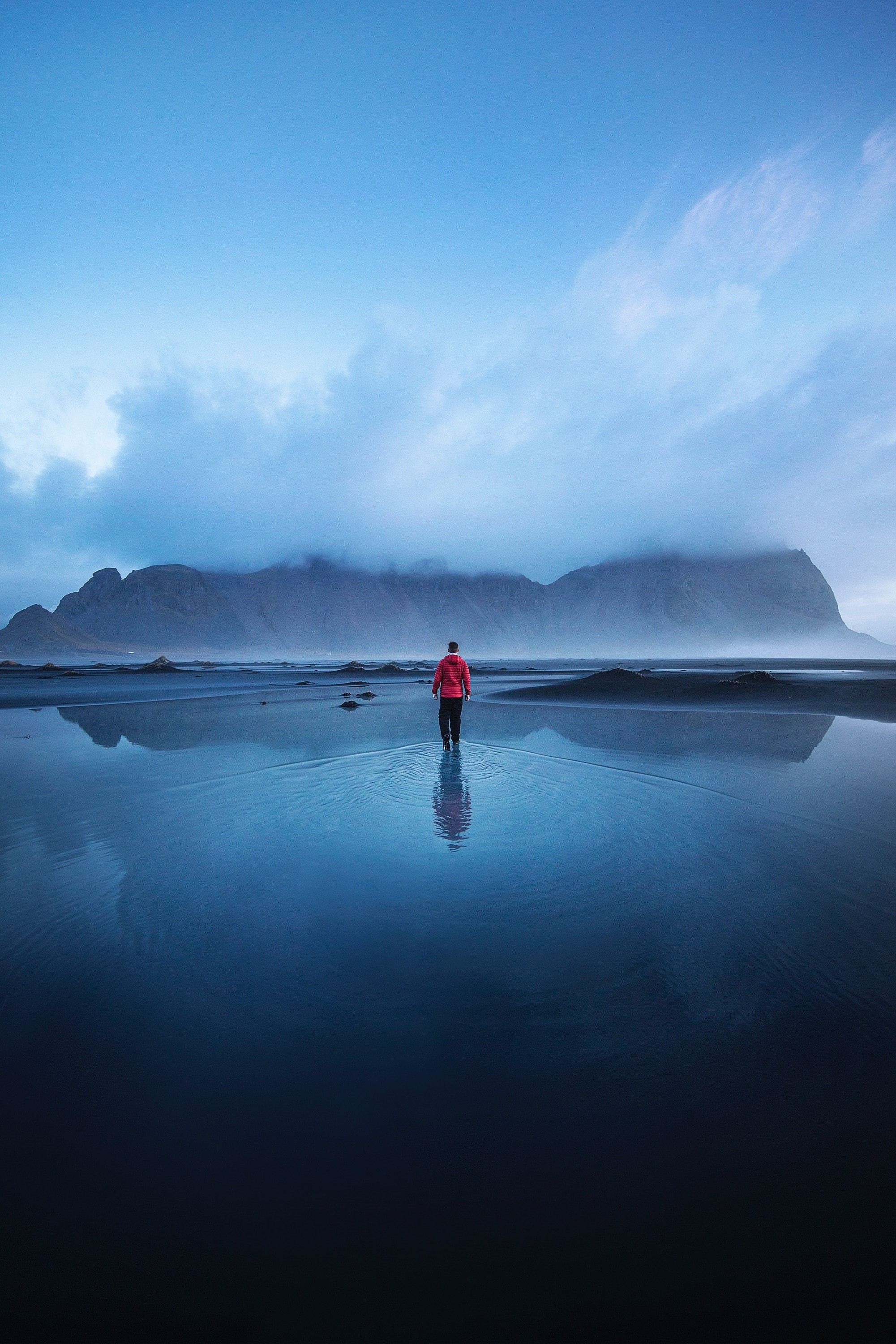 mountain, 2K, lake, loneliness, solitude, iceland, fog, Phone HD Wallpaper