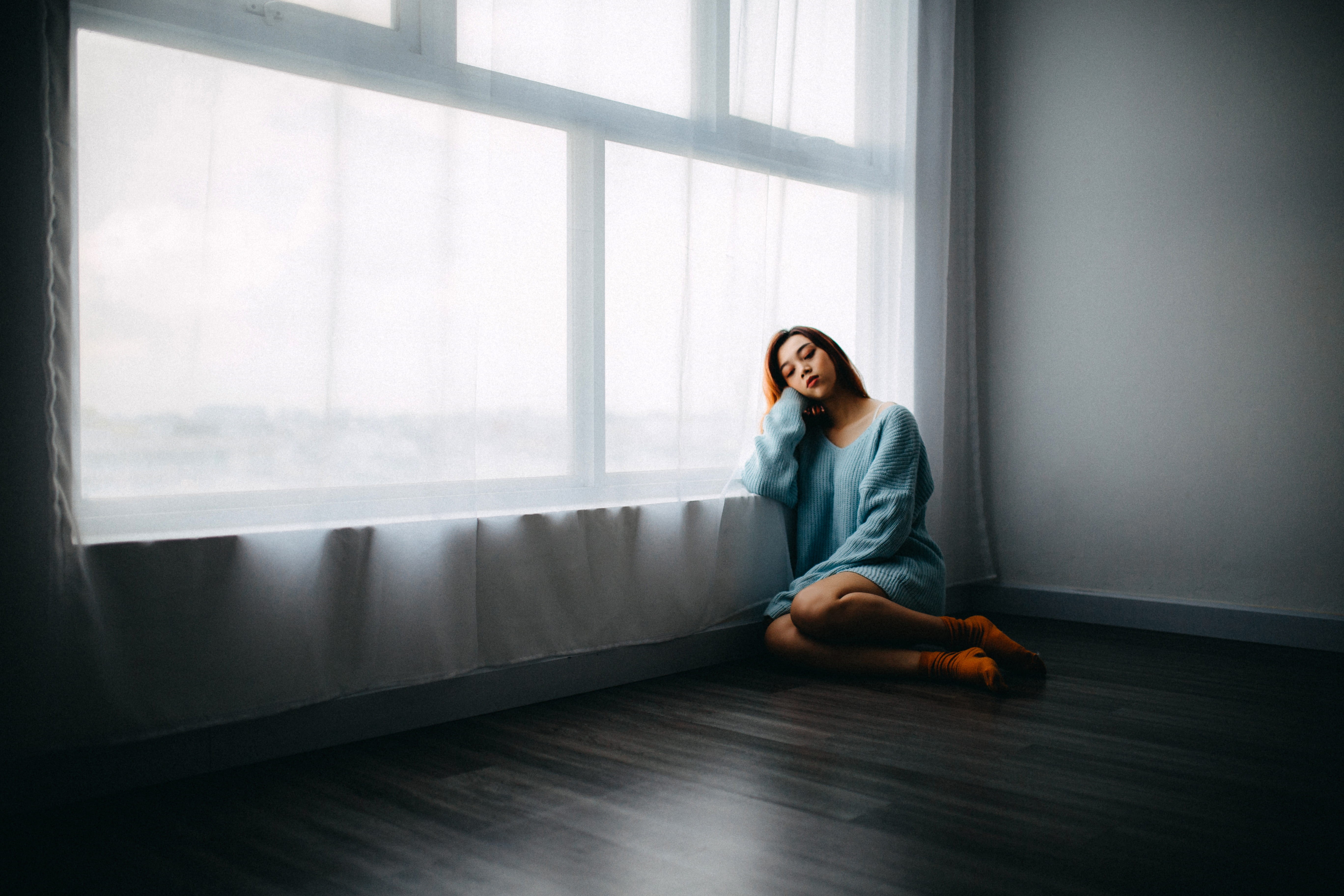 cross-legged, leaning, women, near, flooring, sitting, solitude, think, full length, floor, contemplation, inaroom, beautiful woman, person, sitting on floor, HD Wallpaper