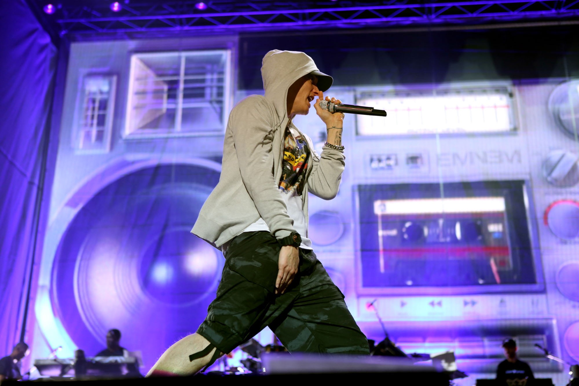 technology, music midtown 2015, stage, night, playing, indoors, eminem, clothing, performance, lifestyles, illuminated, musical instrument, entertainment occupation, HD Wallpaper