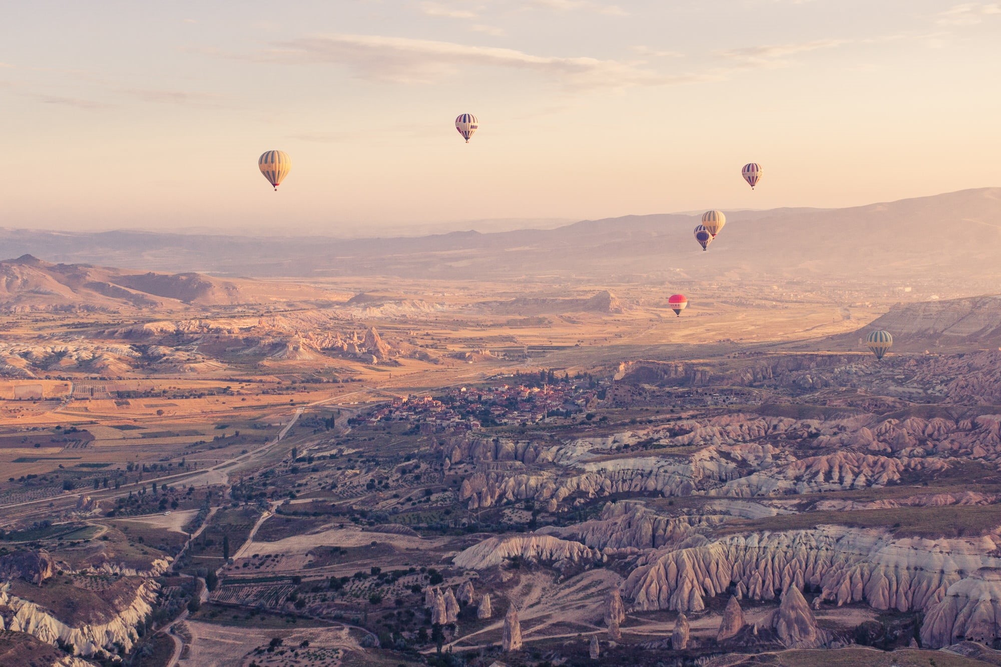 ancient, basket, nature, geology, valley, anatolia, transportation, non-urban scene, balloons, flight, landscape, aeronautical, sunrise, flying, morning, HD Wallpaper