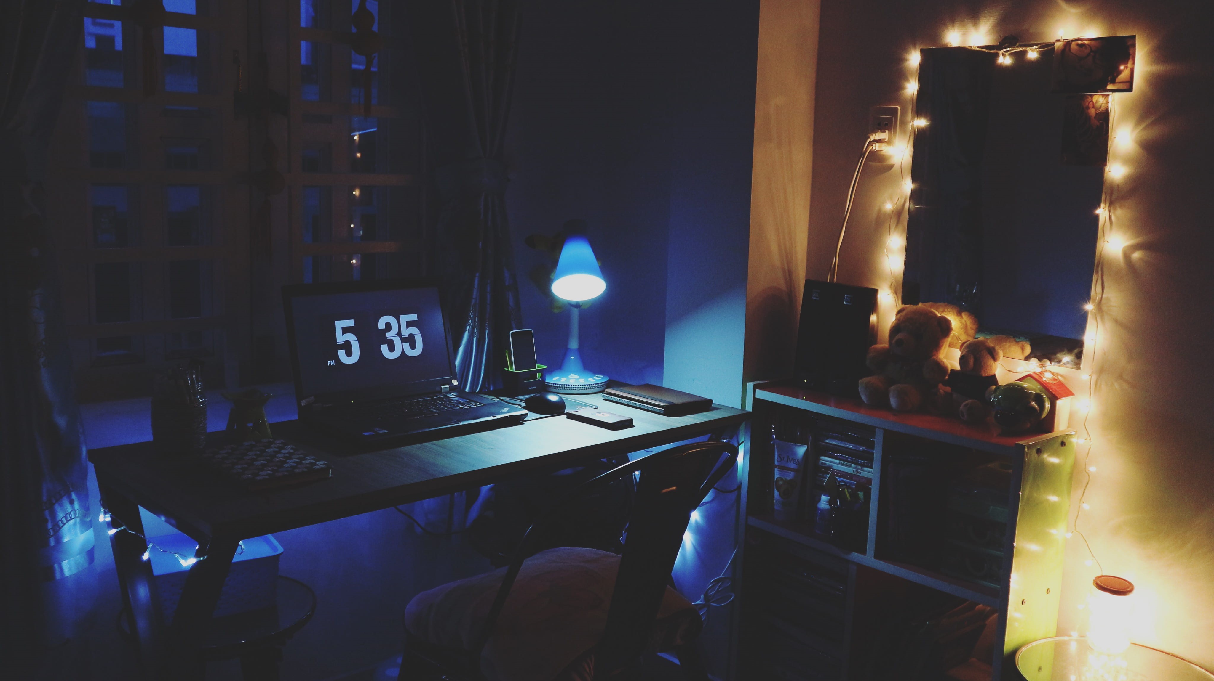 computer equipment, computer monitor, table, interior decoration, hotel, technology, furniture, illuminated, 4K, architecture, lights, home, business, HD Wallpaper