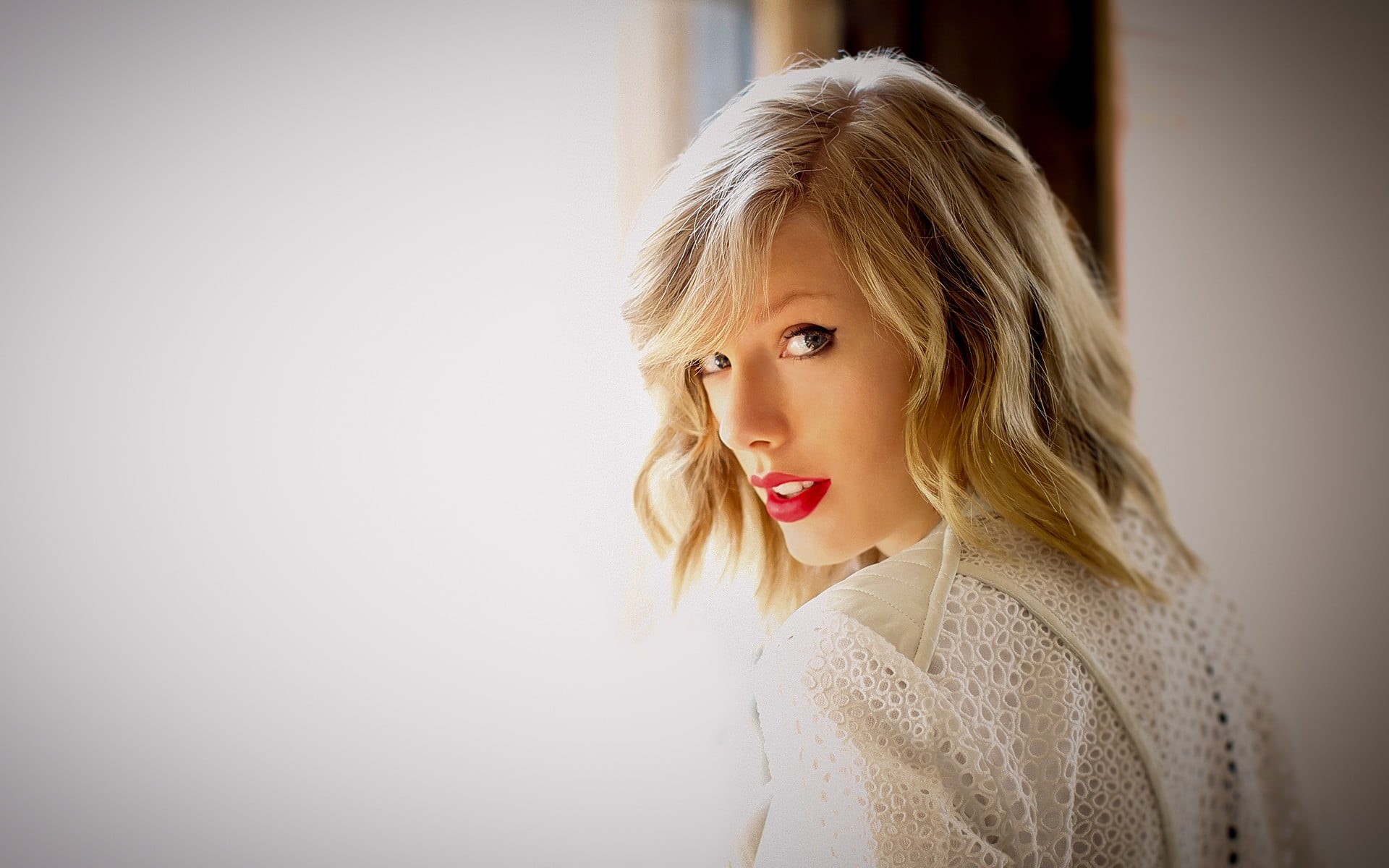 clothing, looking at camera, indoors, one person, hair, celebrity, casual clothing, warm clothing, singer, beautiful woman, young adult, adult, Taylor Swift, HD Wallpaper