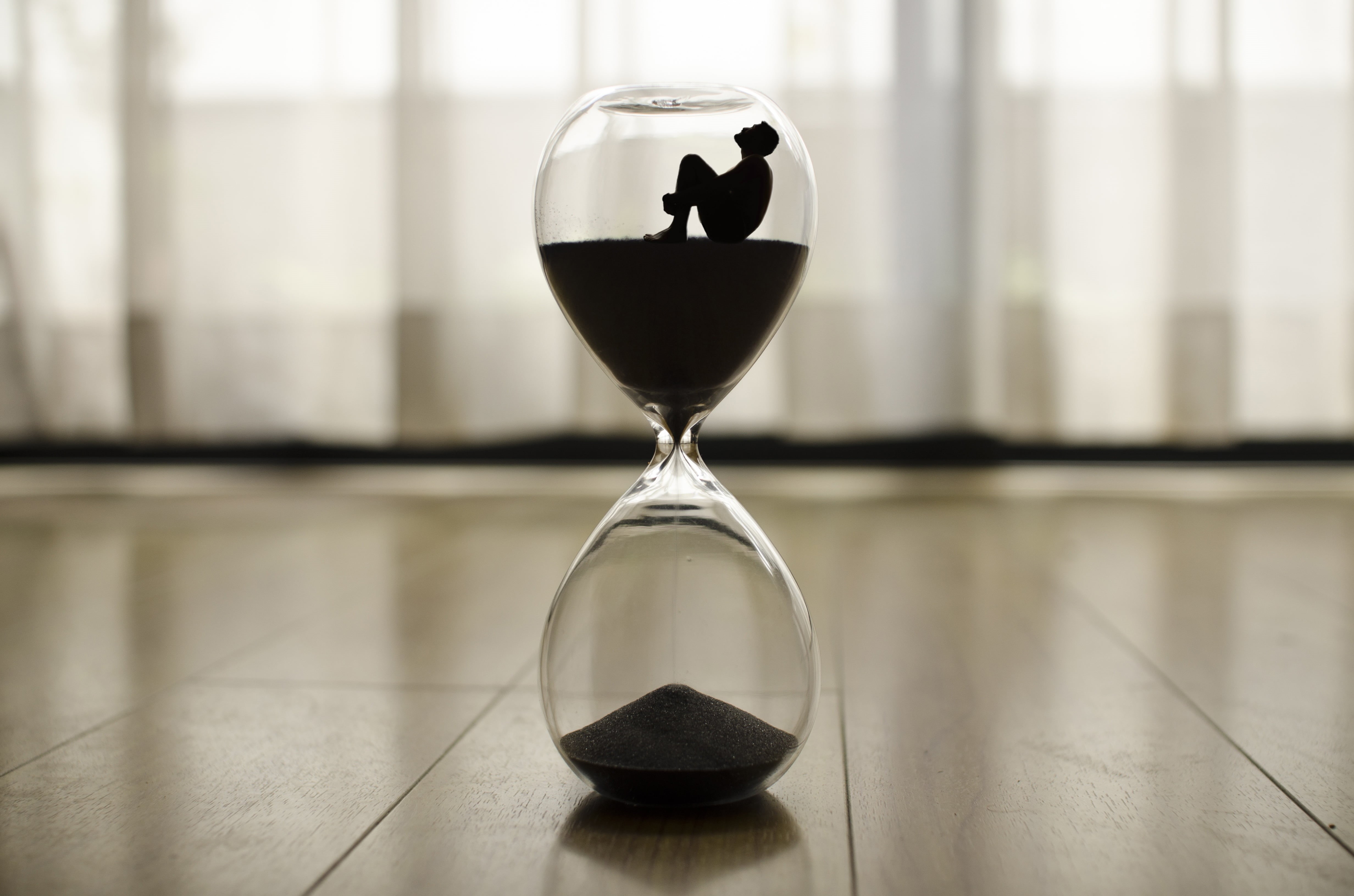no people, nature, day, flooring, man, 4K, selective focus, focus on foreground, glass - material, indoors, close-up, transparent, hourglass, still life, HD Wallpaper