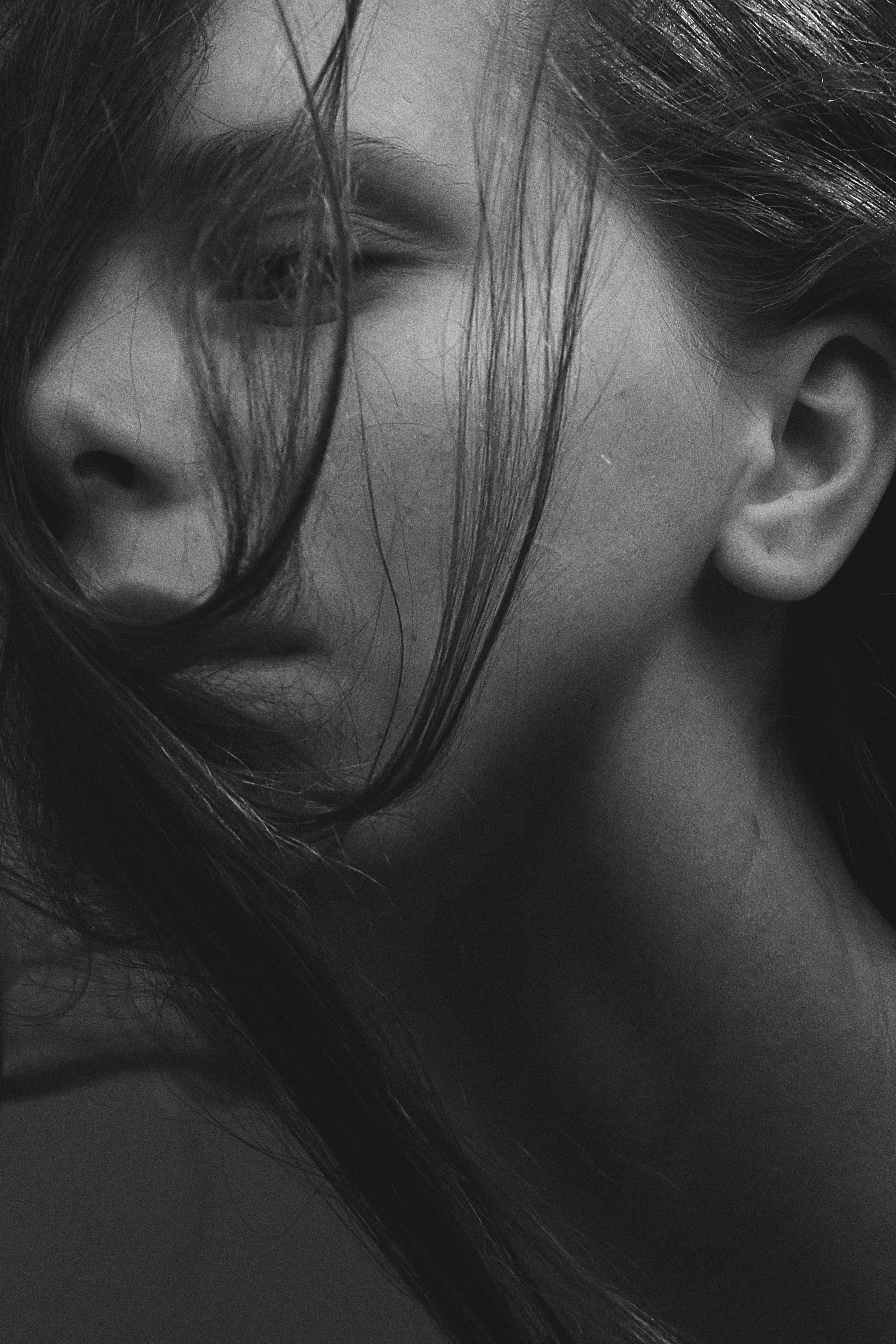 model, real people, females, hairstyle, lady, pretty, body part, leisure activity, long hair, 5K, photography, monochrome, one person, young adult, close-up, Phone HD Wallpaper