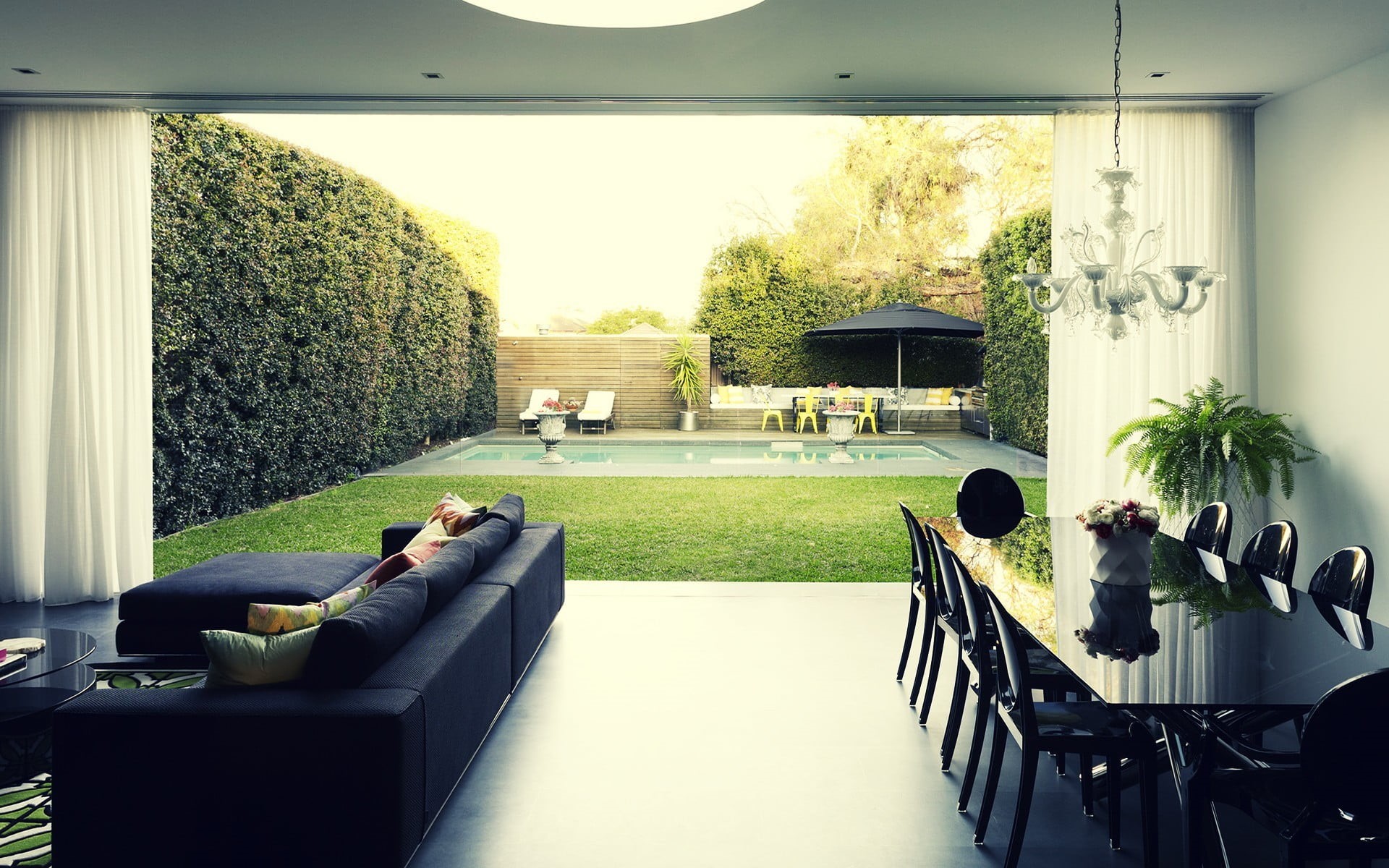 table, grass, luxury homes, architectural column, no People, apartment, hedges, window, built structure, meeting, tree, lawn, furniture, plant, growth, HD Wallpaper