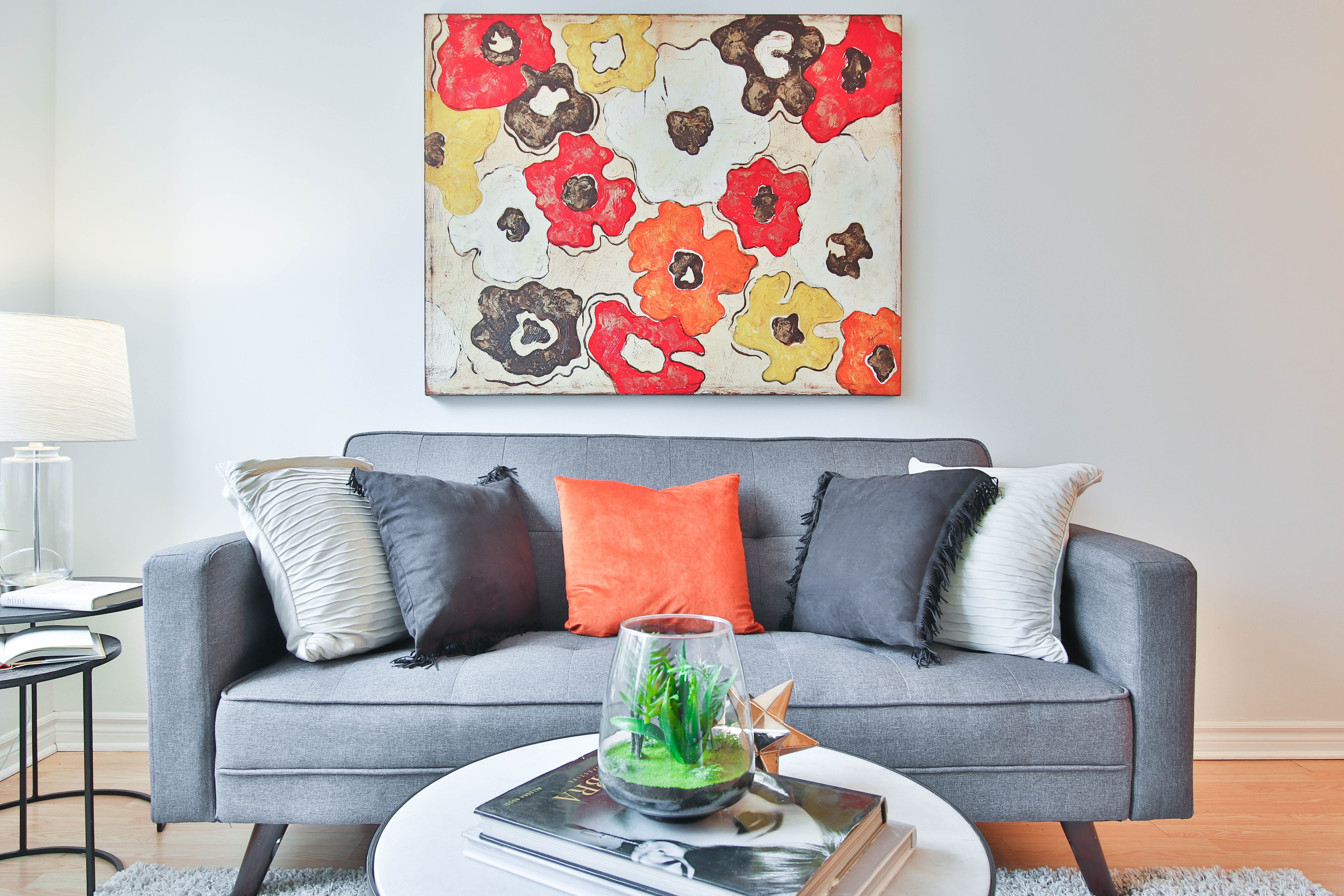 living room, table lamp, glass, modern art, drink, throw, room, home interior, table, cushioned, lamp, seat, interior design, art, cushion, modern, 5K, HD Wallpaper
