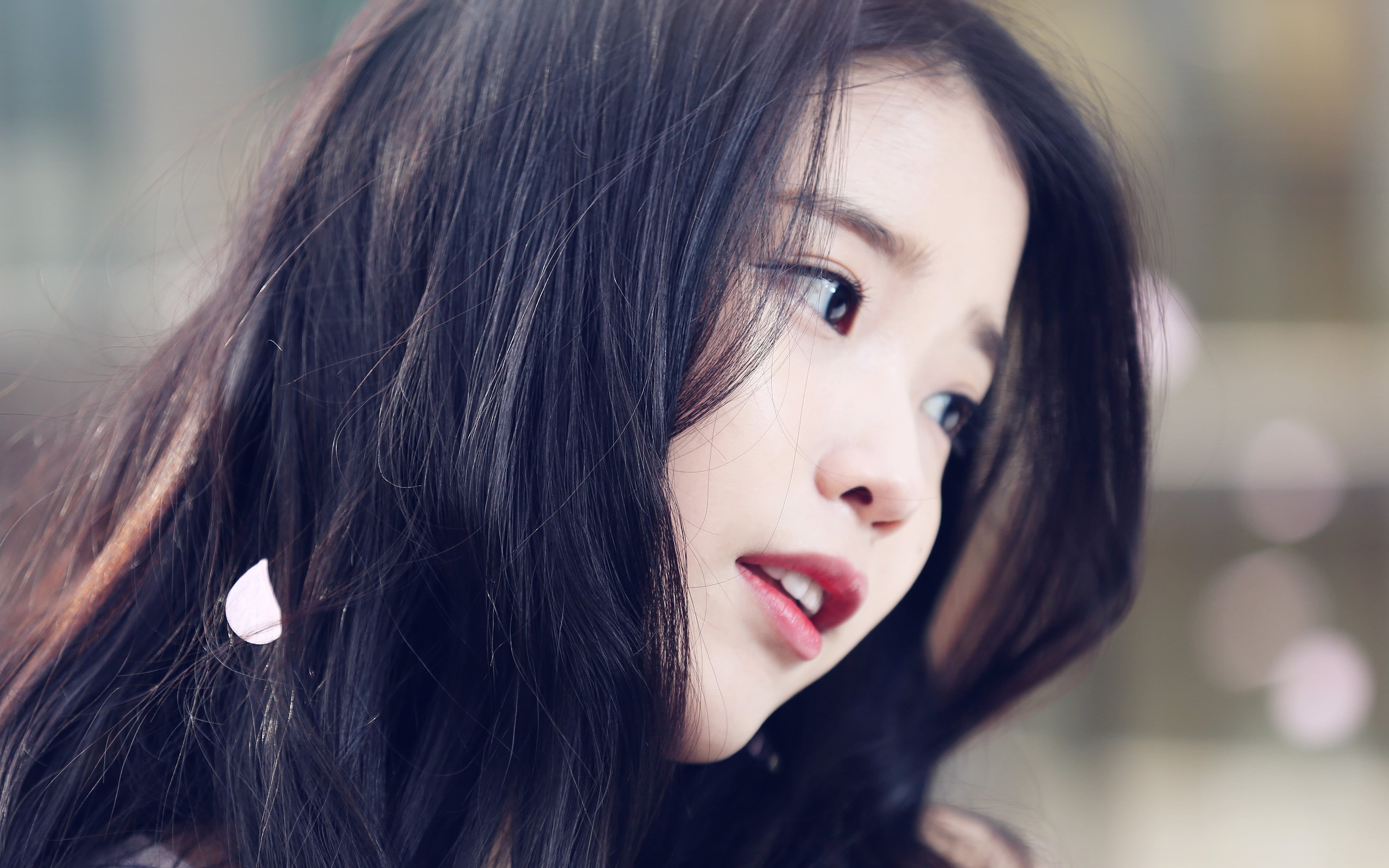 black hair, body part, long hair, looking away, human body part, focus on foreground, women, young adult, beauty, hair, one person, looking, girl, iu, young women, HD Wallpaper