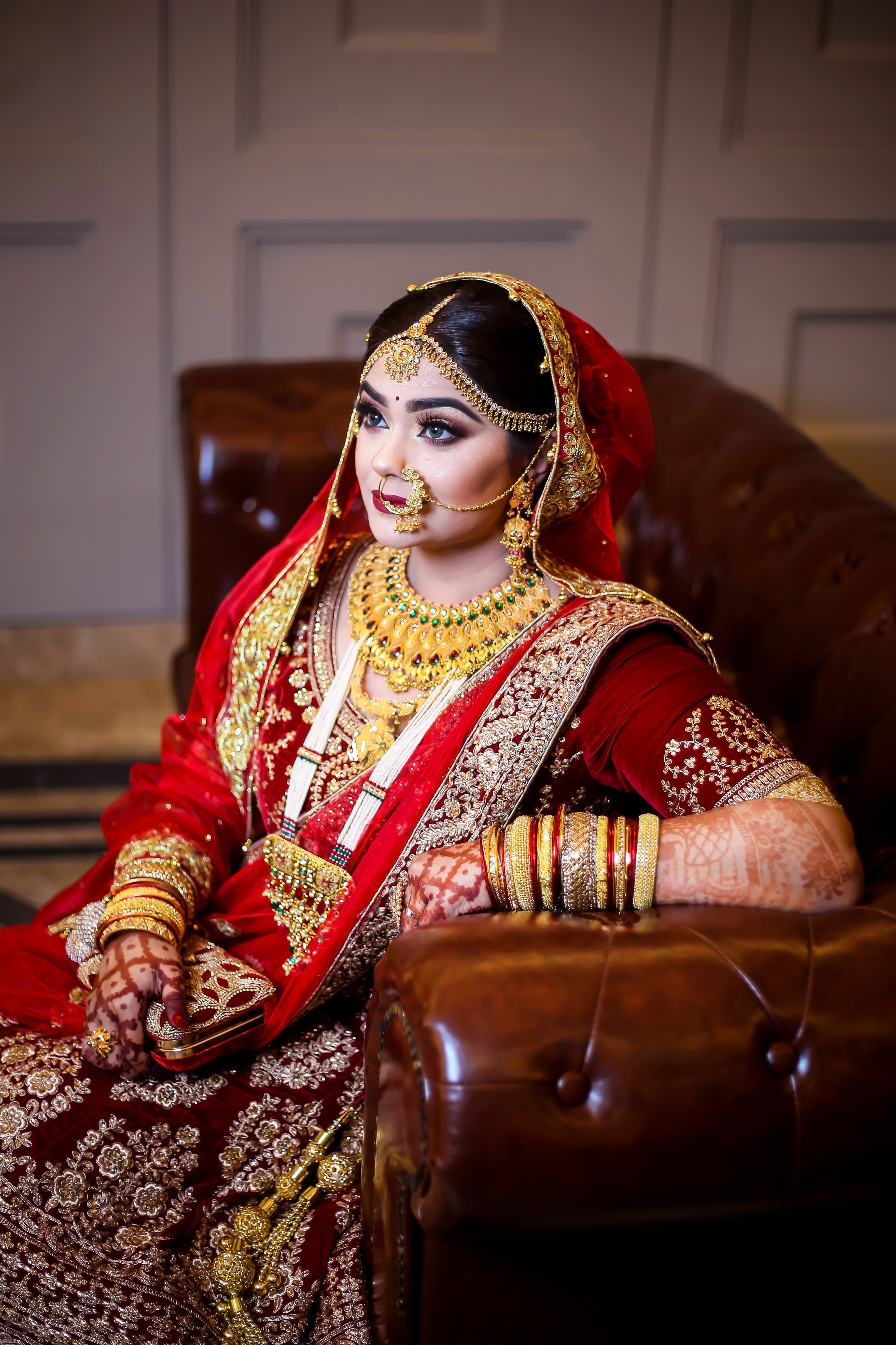 elegant, female, sitting, sofa, sari, person, beautiful, women, real people, 5K, traditional wear, make-up, dress, one person, young adult, lady, religion, Phone HD Wallpaper
