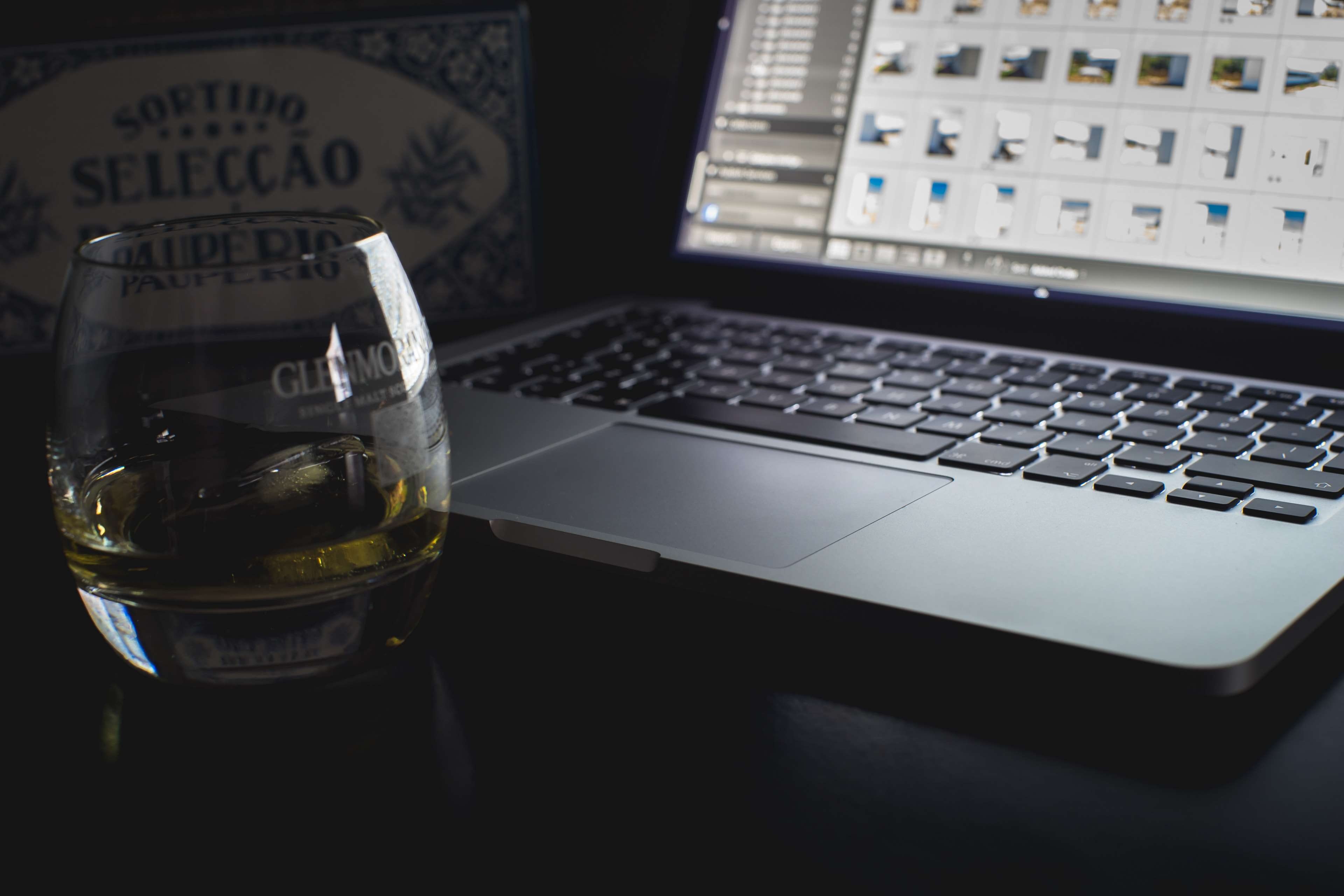 drink, business, close-up, cookies, computer equipment, apple, indoors, 4K, mac book pro, technology, wireless technology, no people, whiskey, keyboard, HD Wallpaper