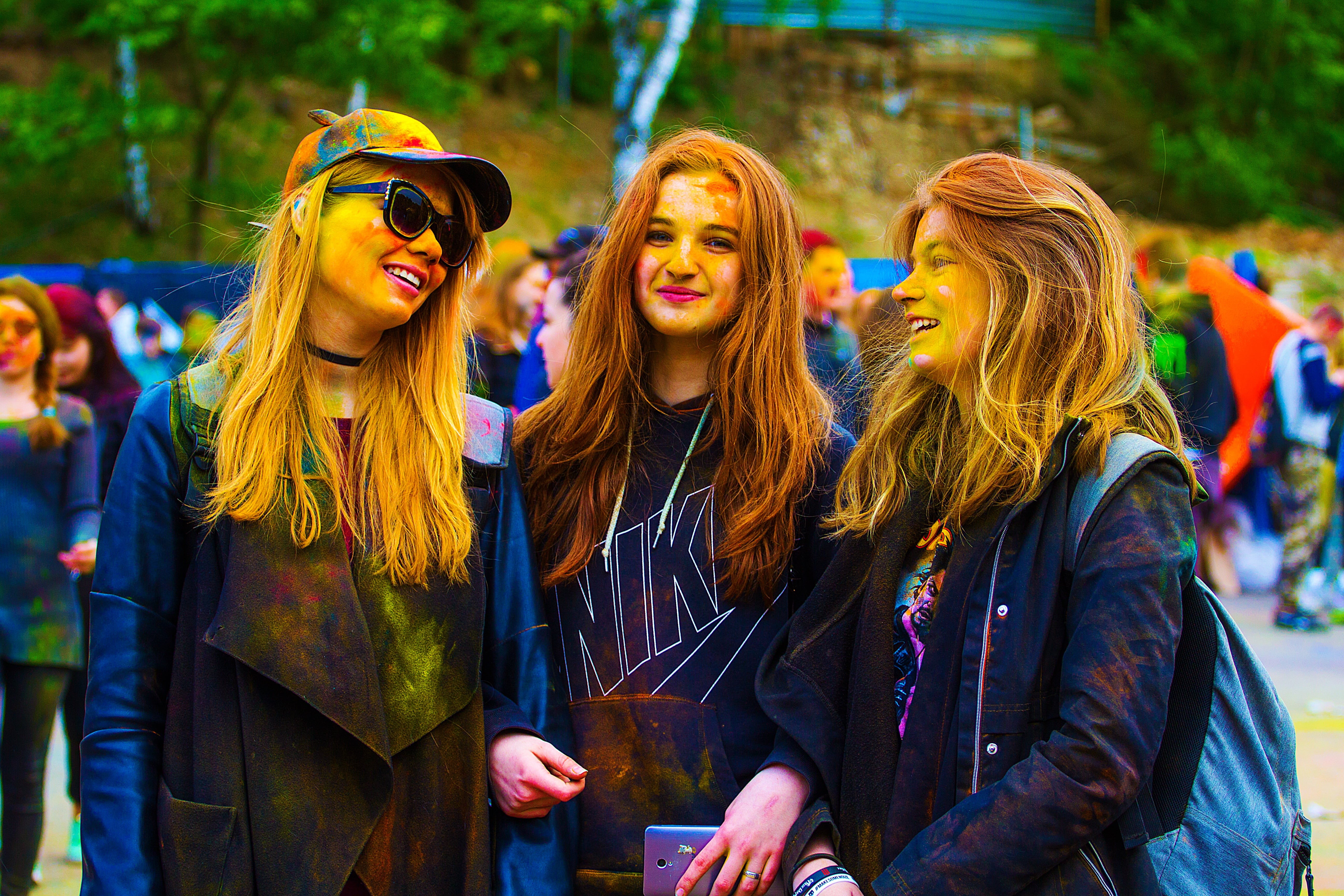 hug, summer, group of people, adult, lifestyles, 5K, walk, bright, outdoors, the festival of colors, flashmob, rain, city, hair, man, photo, festival, HD Wallpaper