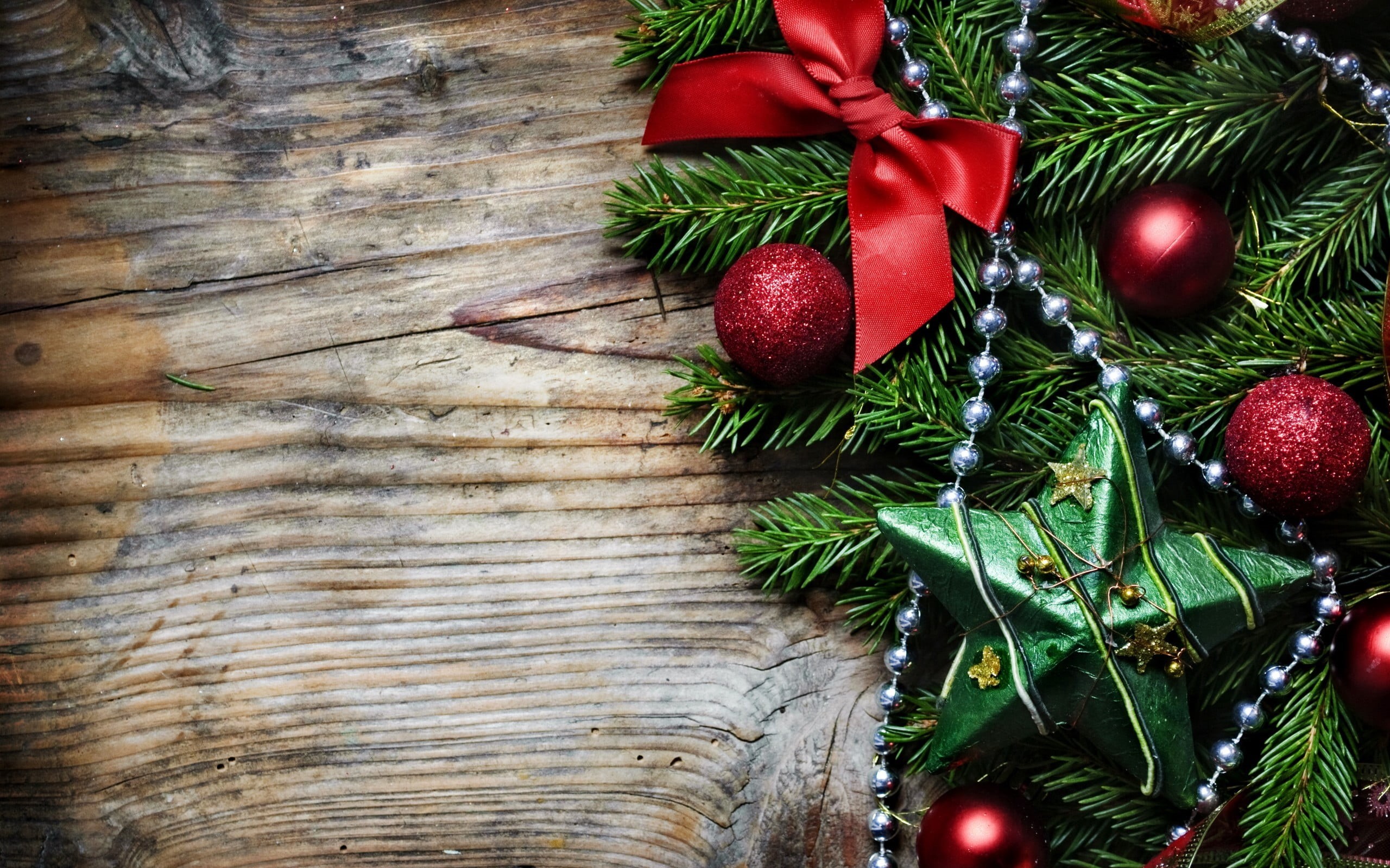 hair bows, Christmas ornaments, leaves, high angle view, several, christmas decoration, green color, baubles, red, indoors, no people, celebration event, HD Wallpaper