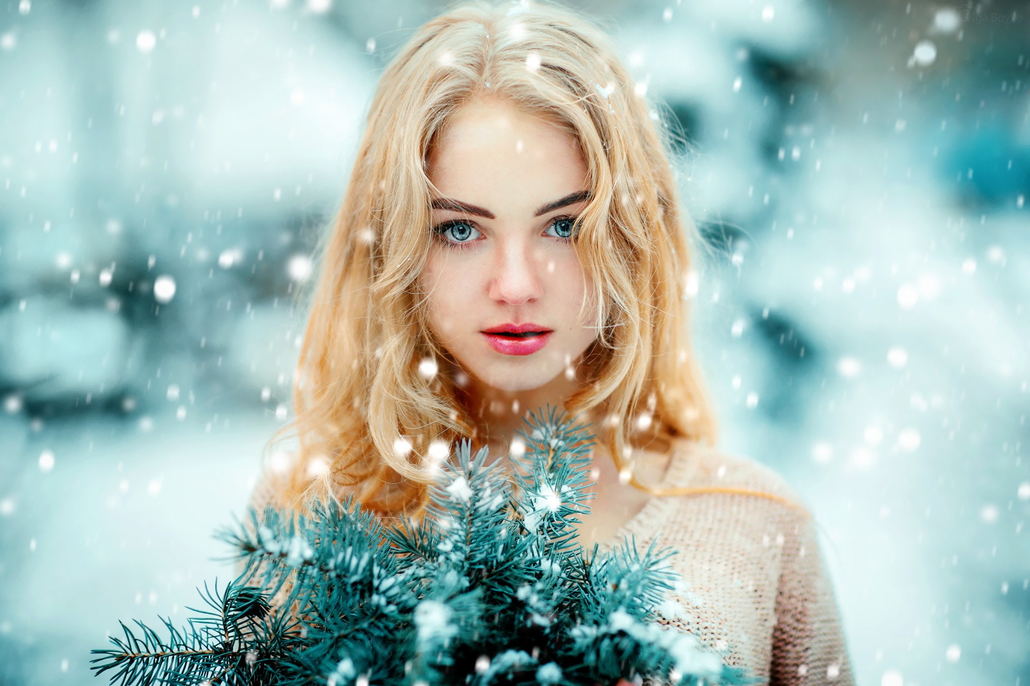 headshot, young women, depth of field, warm clothing, blue eyes, holiday, christmas tree, one person, young adult, women, christmas decoration, hair, christmas, HD Wallpaper