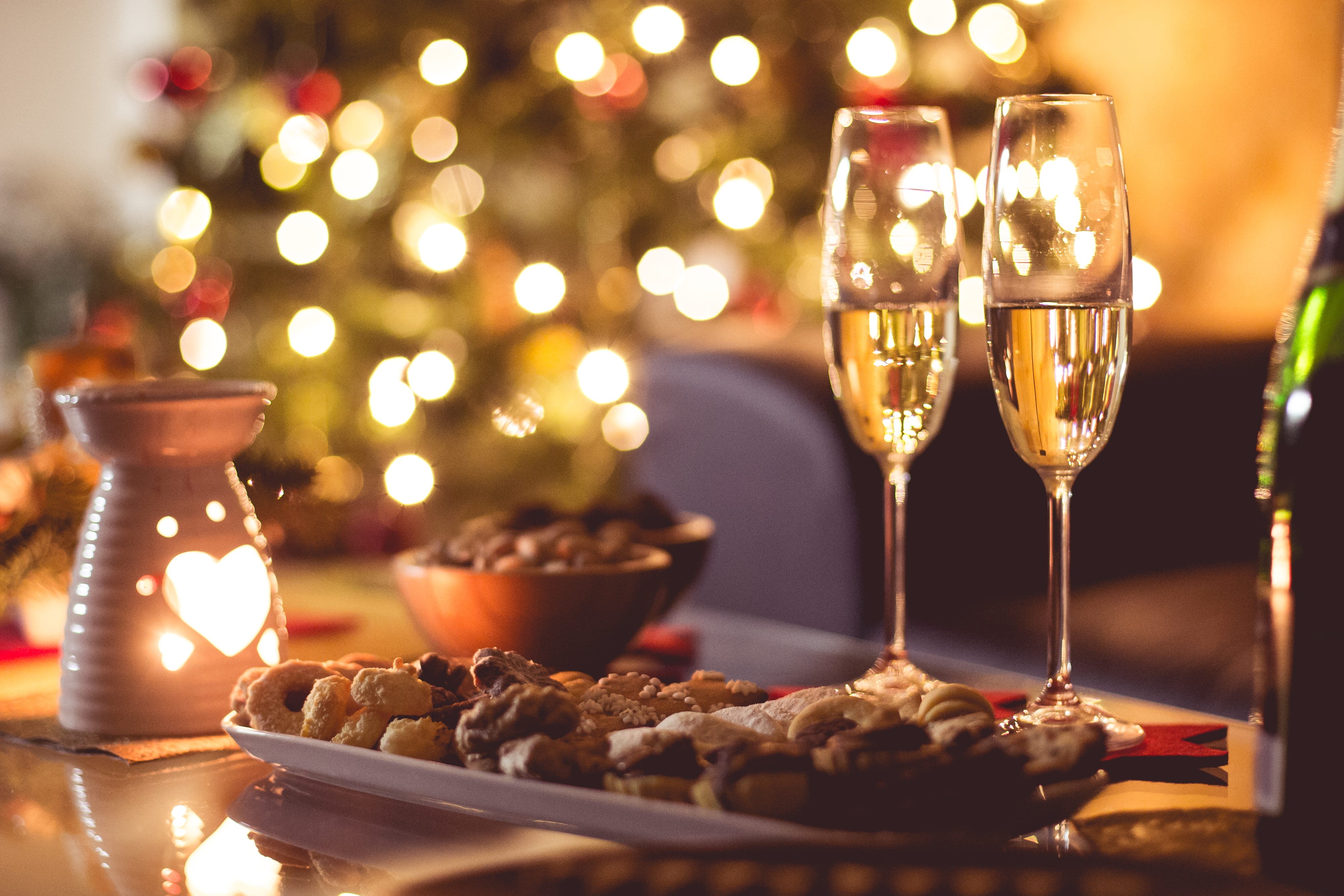 christmas sweets, indoors, wine, glass, food and drink, decoration, table, temptation, drinking Glass, winter, eve, foodie, holidays, year, sweet food, HD Wallpaper