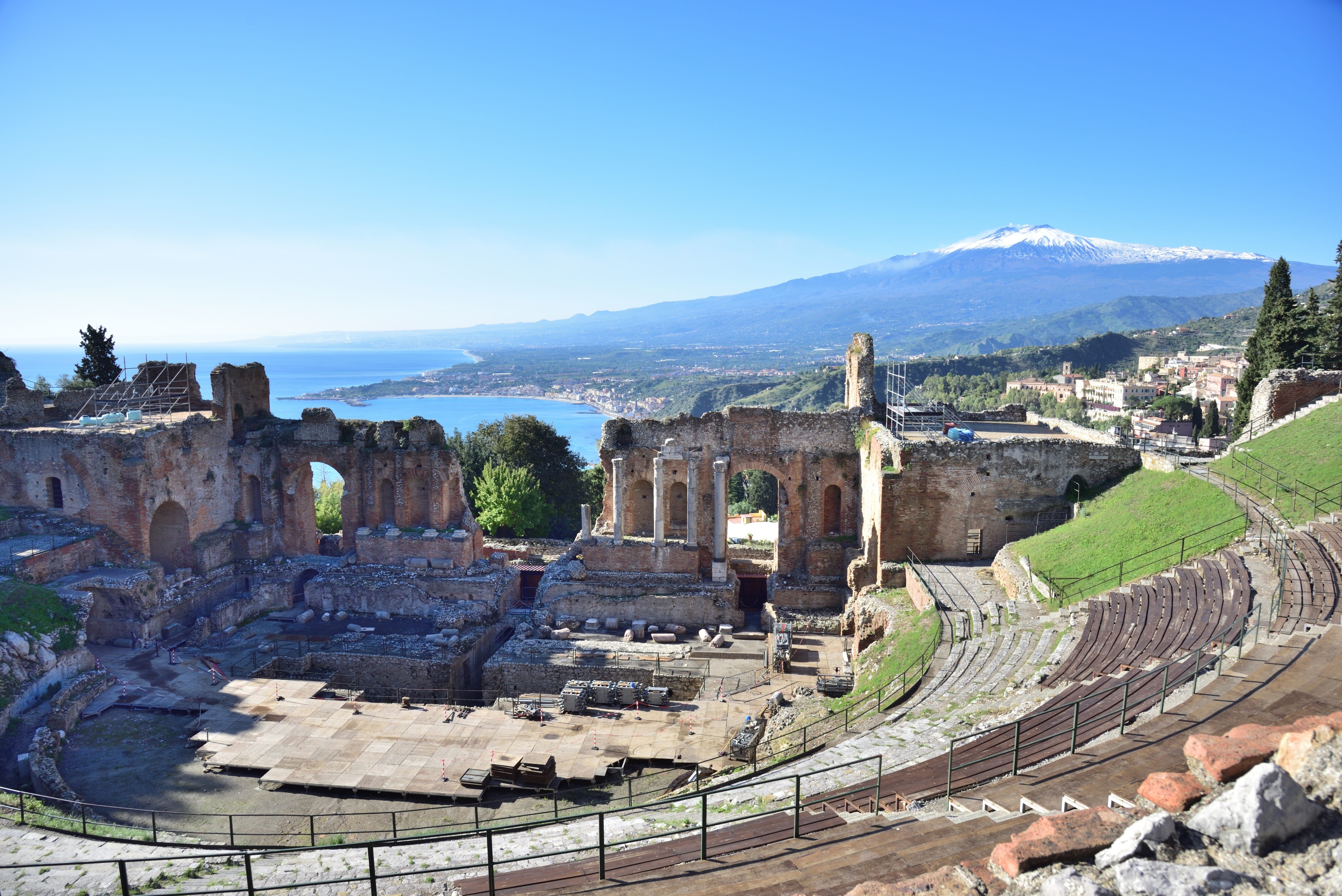 mountain, old ruin, ancient civilization, built structure, sky, architecture, the past, building exterior, 4K, nature, italy, outdoors, amphitheater, taormina, HD Wallpaper