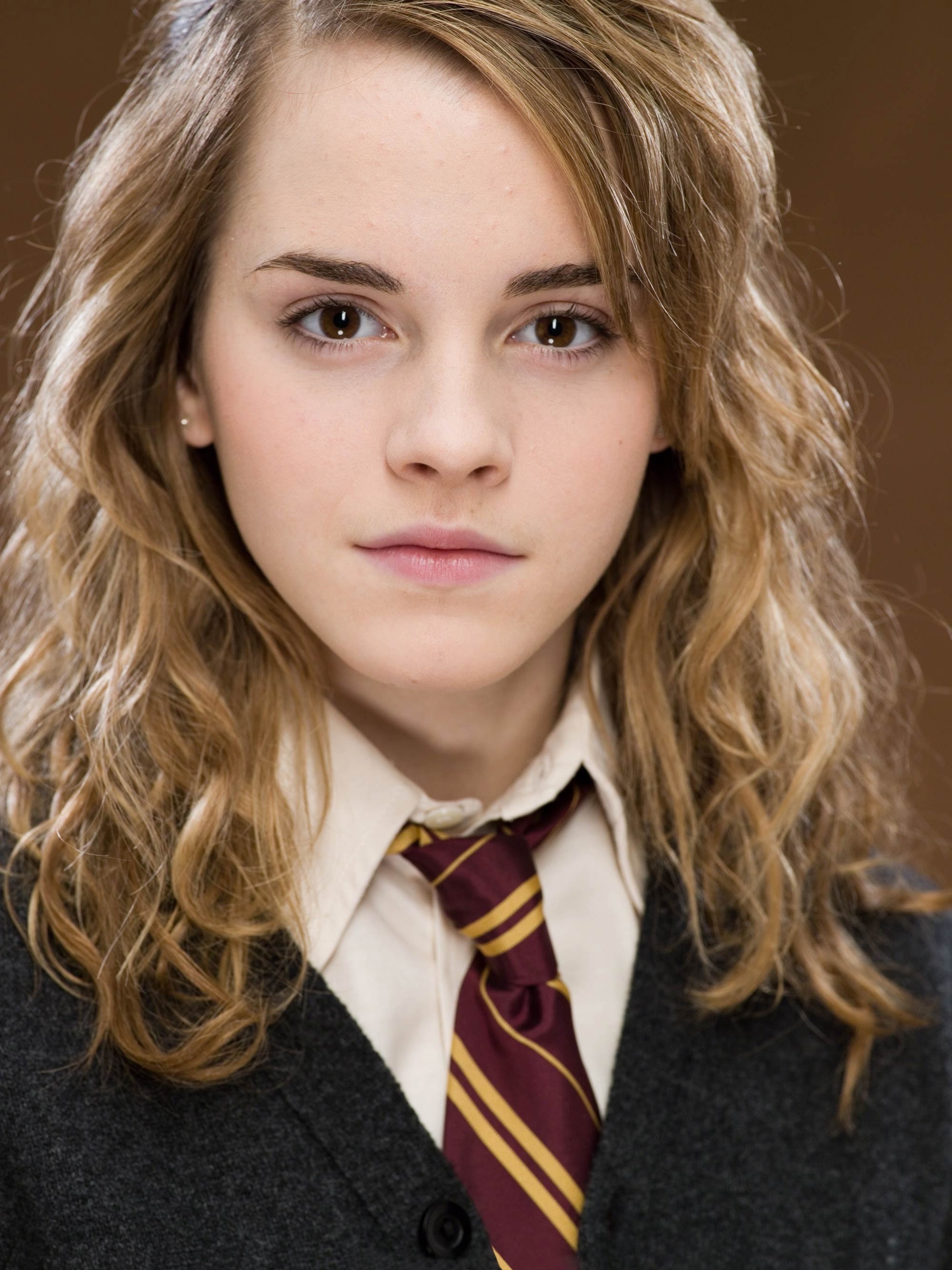 contemplation, indoors, studio shot, 2K, depression - sadness, teenager, hairstyle, portrait, beautiful woman, Harry Potter, looking at camera, body part, Phone HD Wallpaper